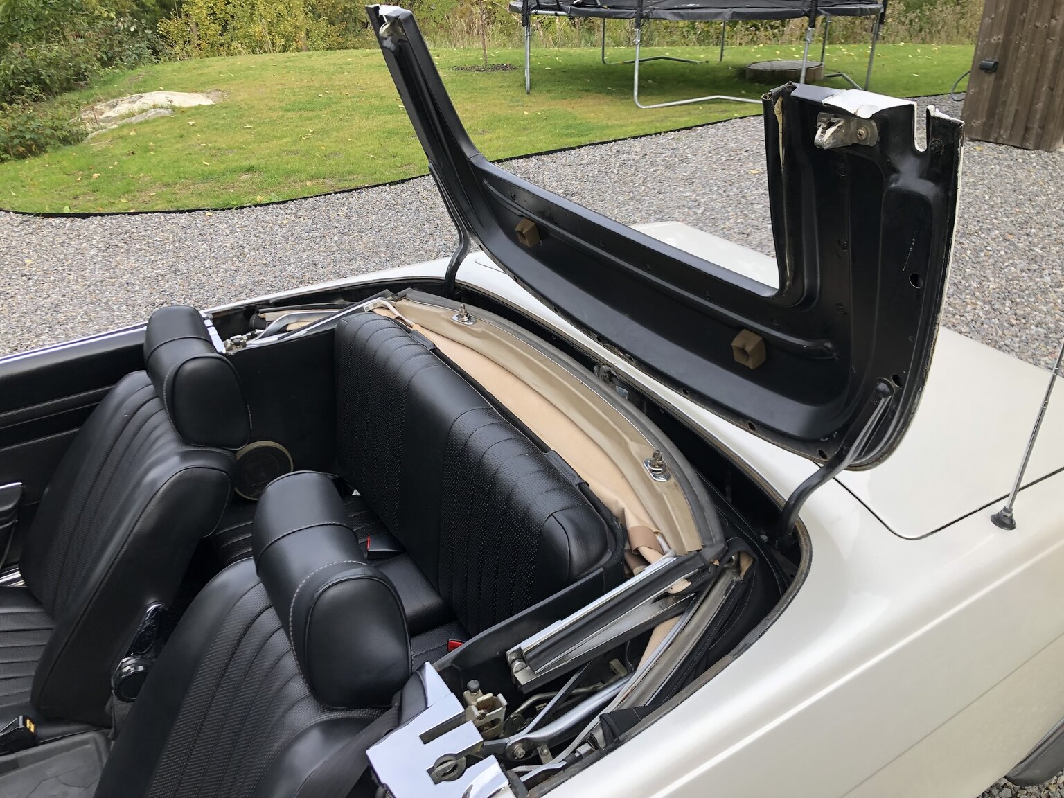 Exteriörbild på 1972 Mercedes-Benz 350 SL