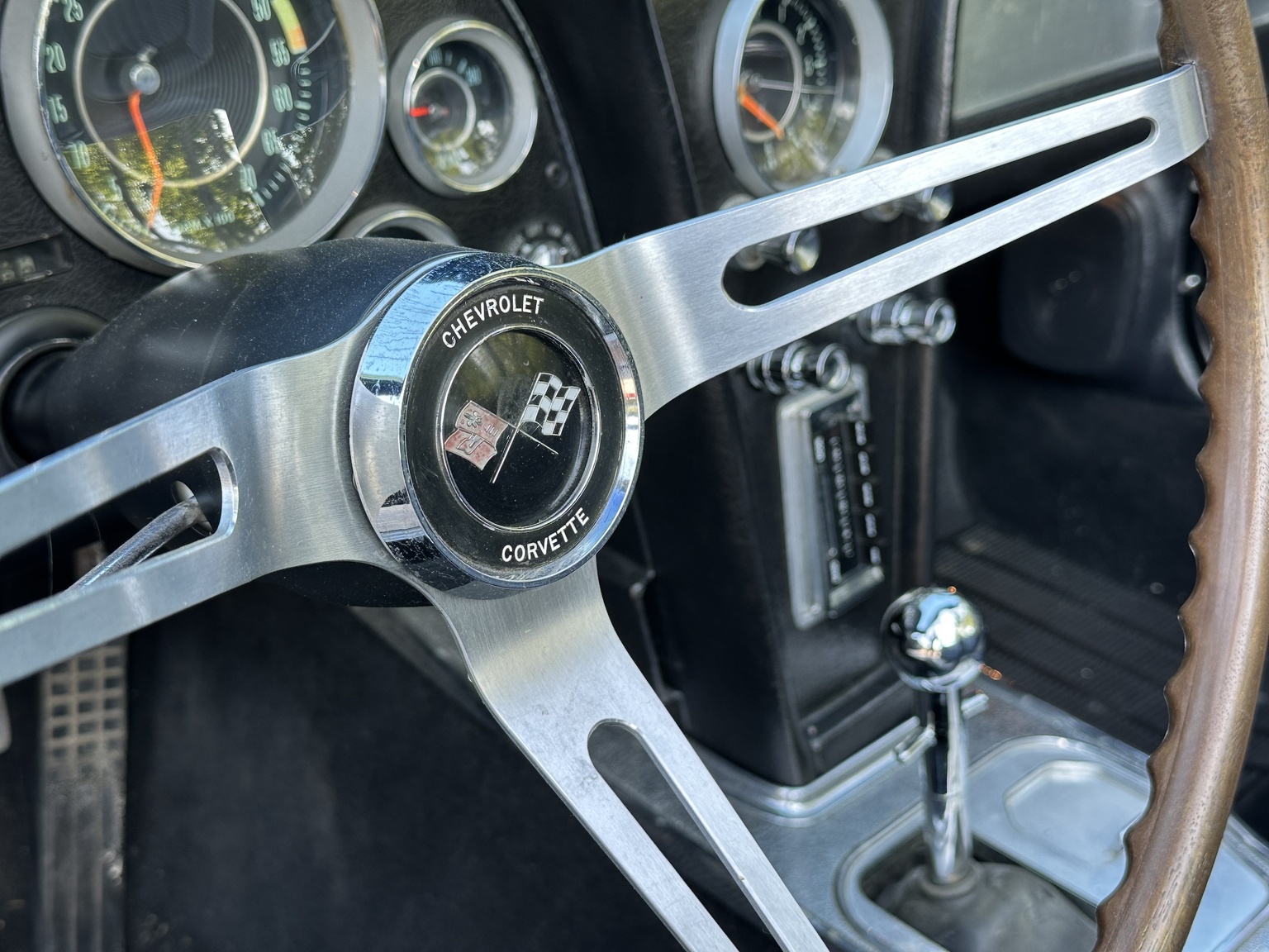 Interior image of 1964 Corvette C2 Stingray Cabriolet (41)