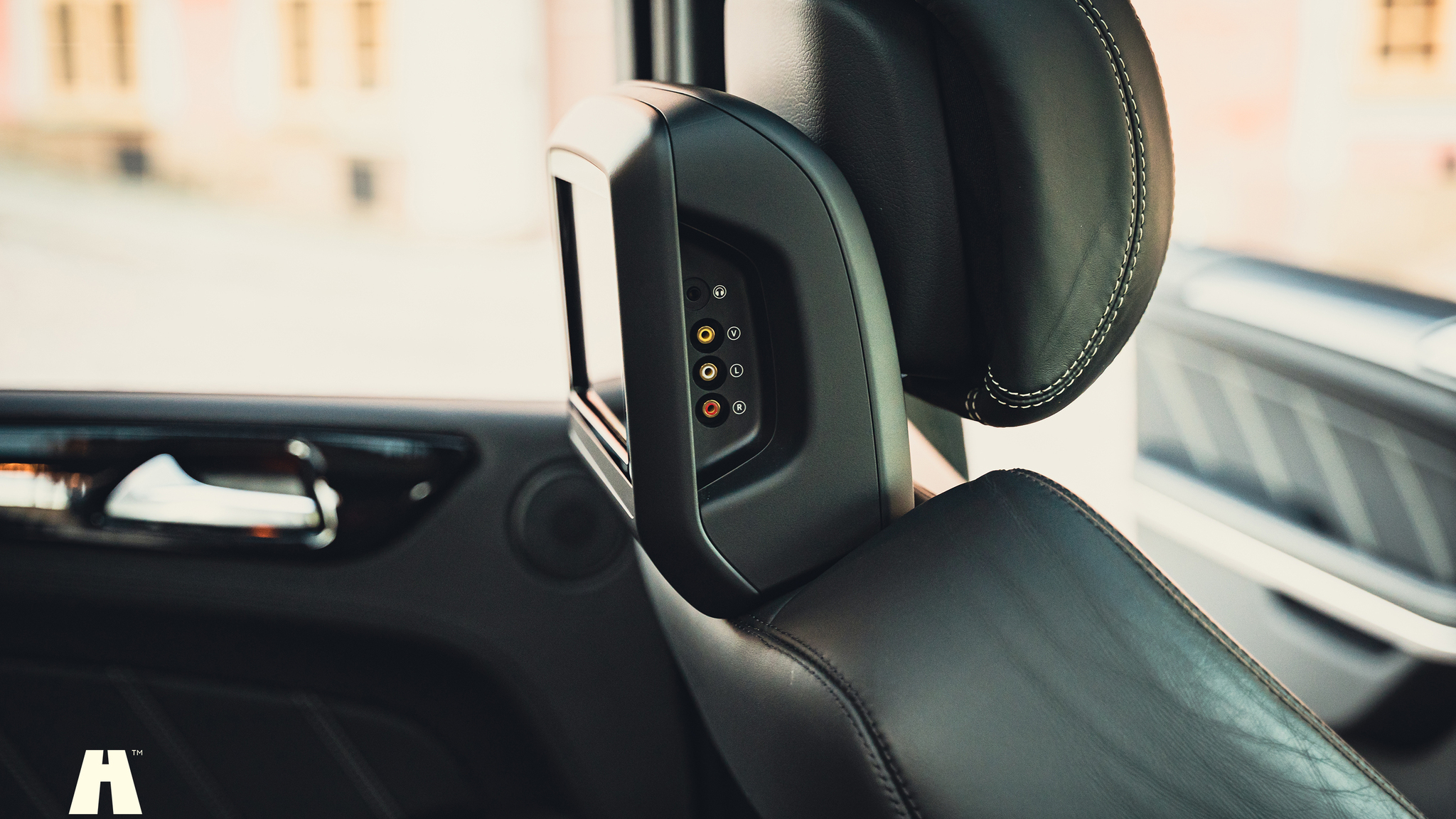 Innenraumfoto von 2017 Mercedes-Benz GLS 63 AMG (85)