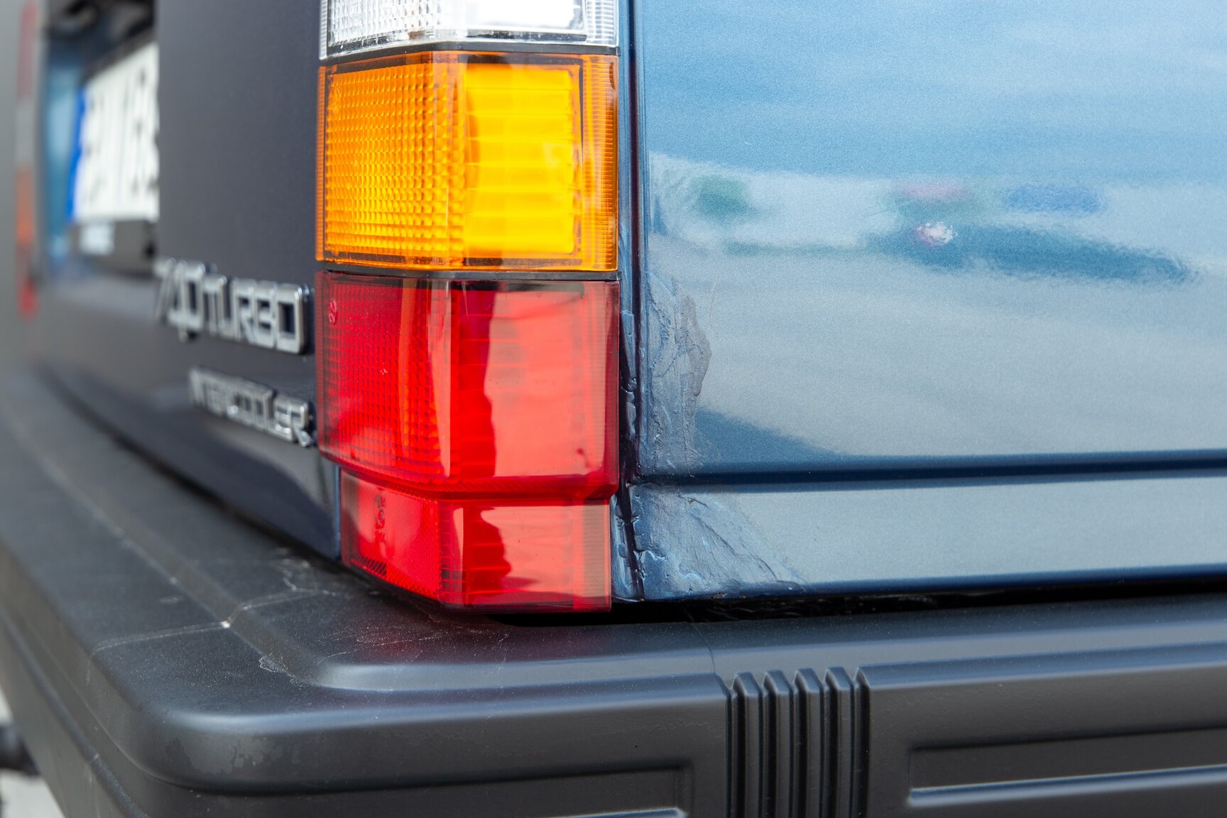 Exterior image of 1990 Volvo 745 Turbo (46)