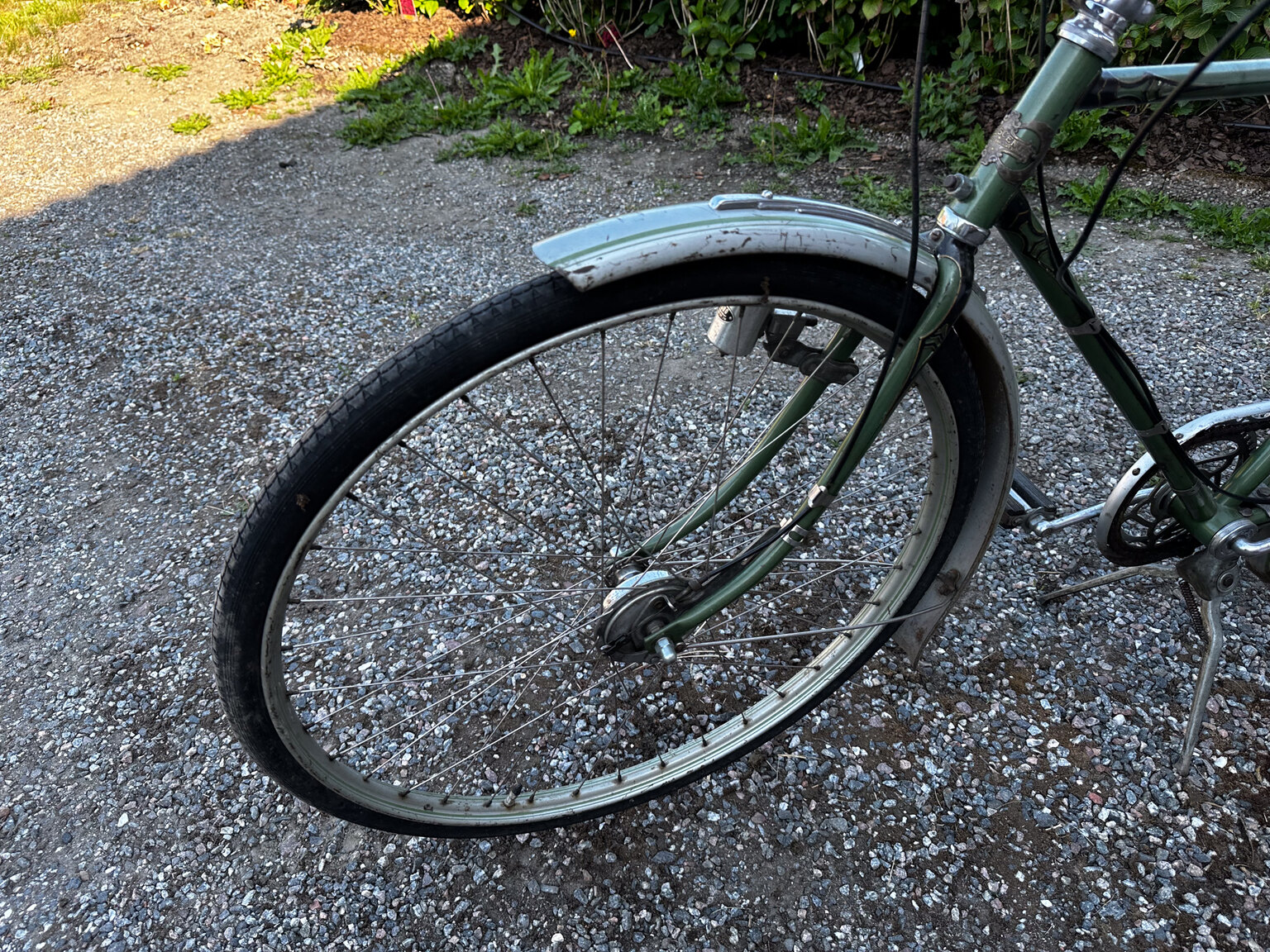 Exteriörbild på 1951 Fux med påhängsmotor