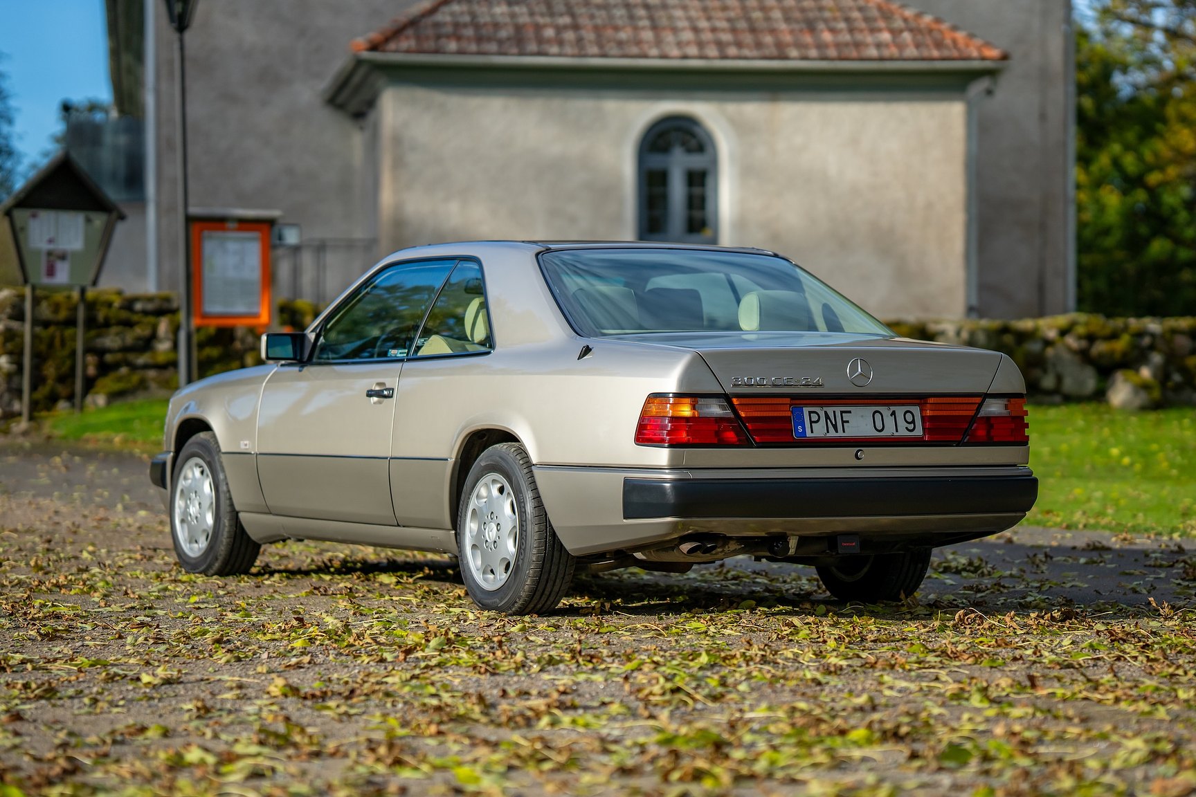 Exteriörbild på 1992 Mercedes-Benz 300 CE-24
