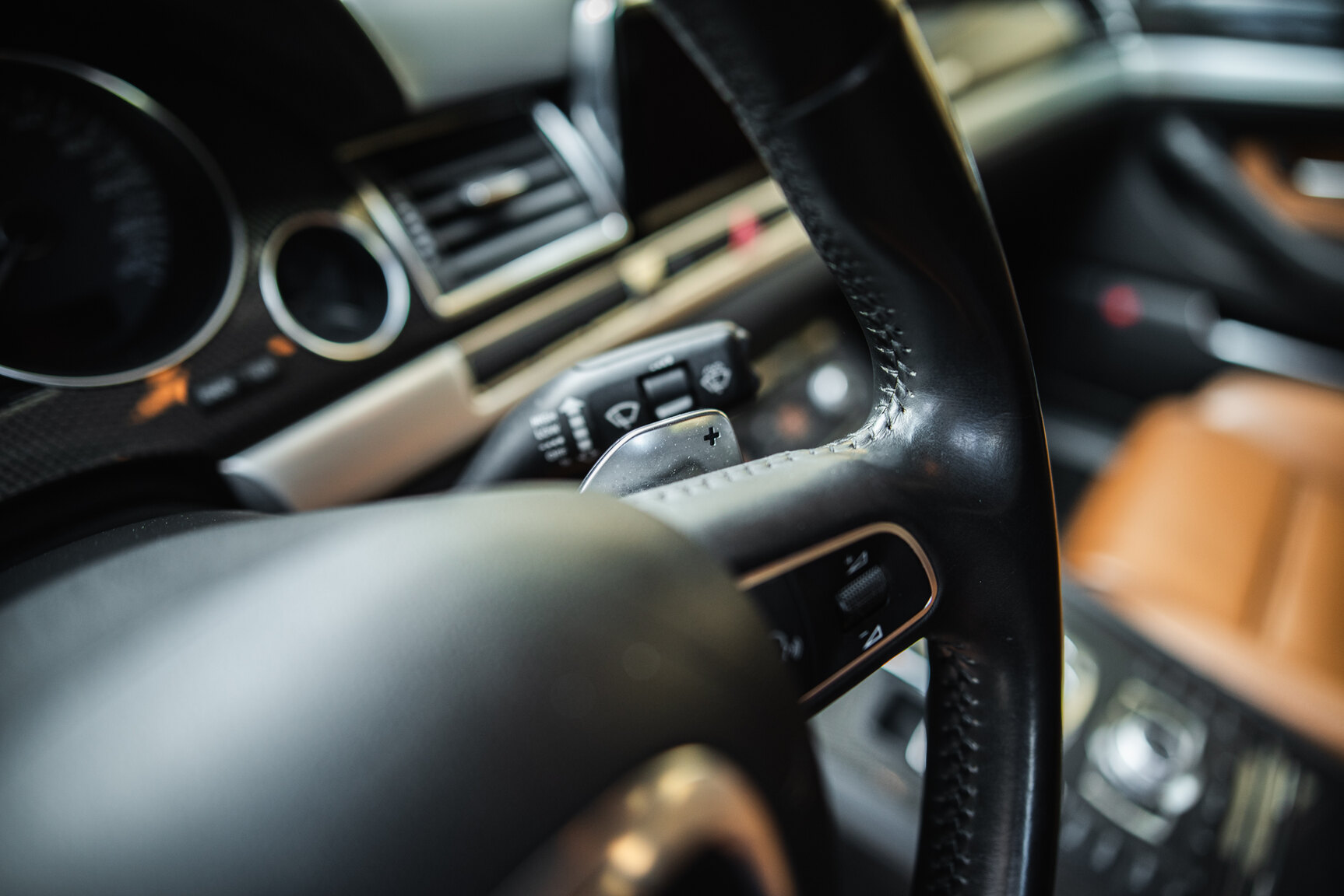 Interior image of 2009 Audi S8 5.2 V10 FSI Quattro
