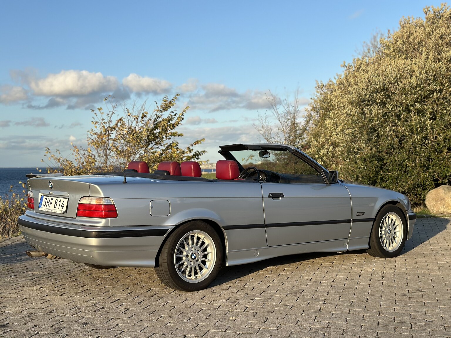 Aussenfoto 1993 BMW 325i Convertible