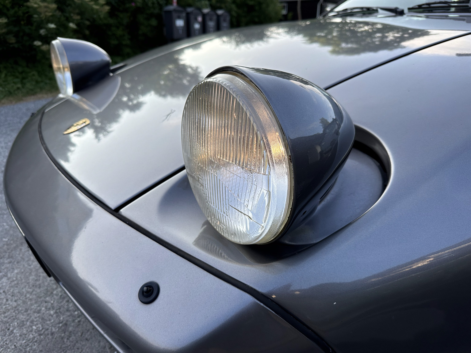 Exterior image of 1985 Porsche 928 (55)