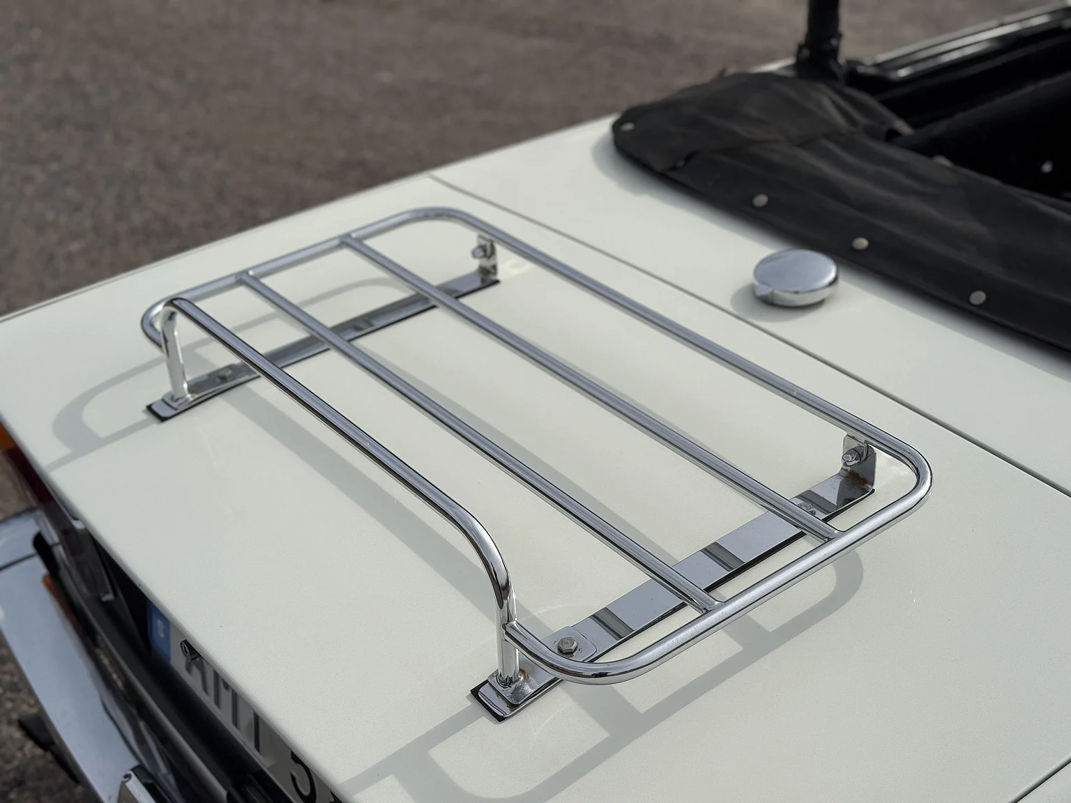 Exterior image of 1970 Triumph TR6 (24)