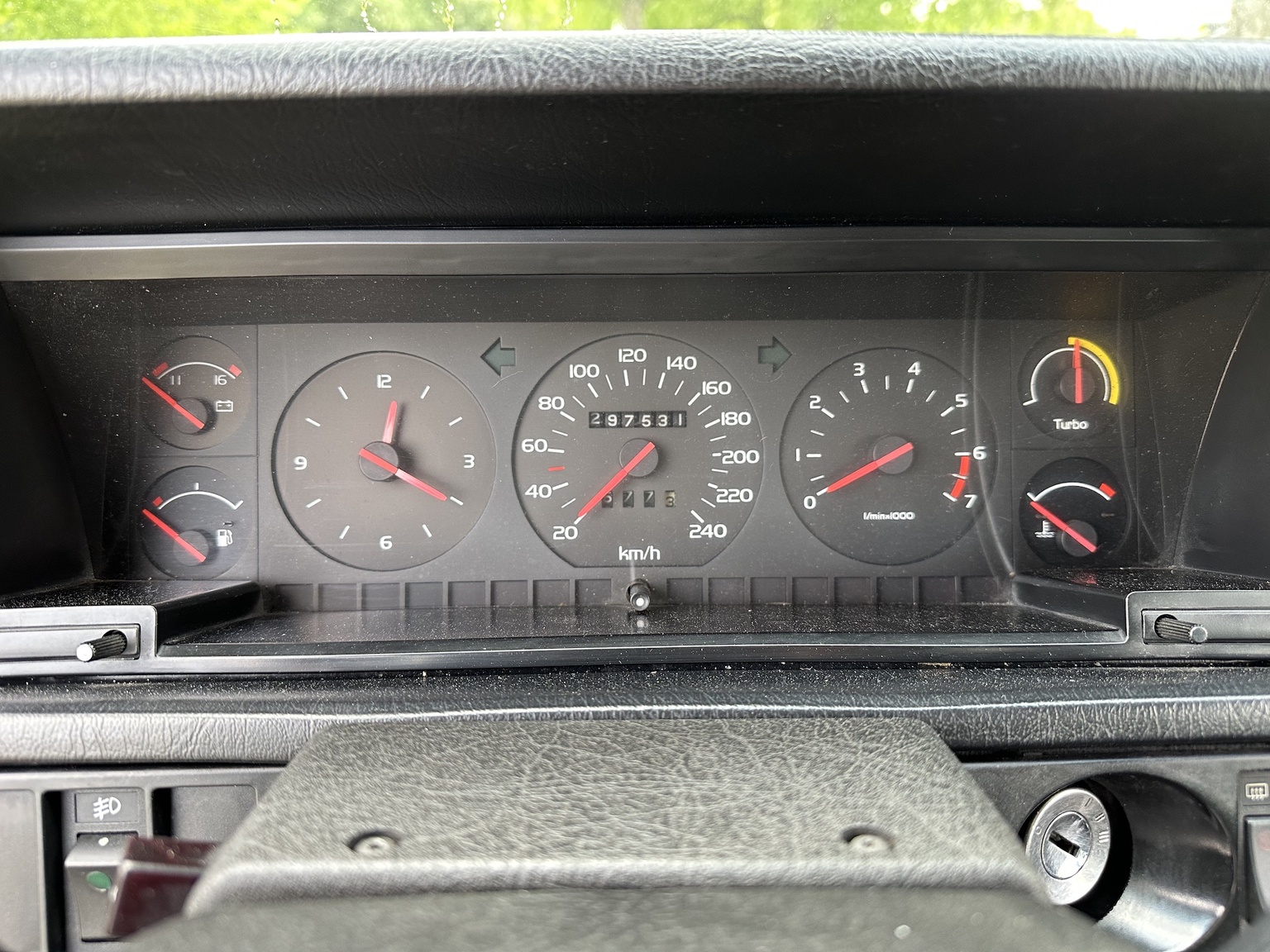 Interior image of 1990 Volvo 740 Turbo 16s