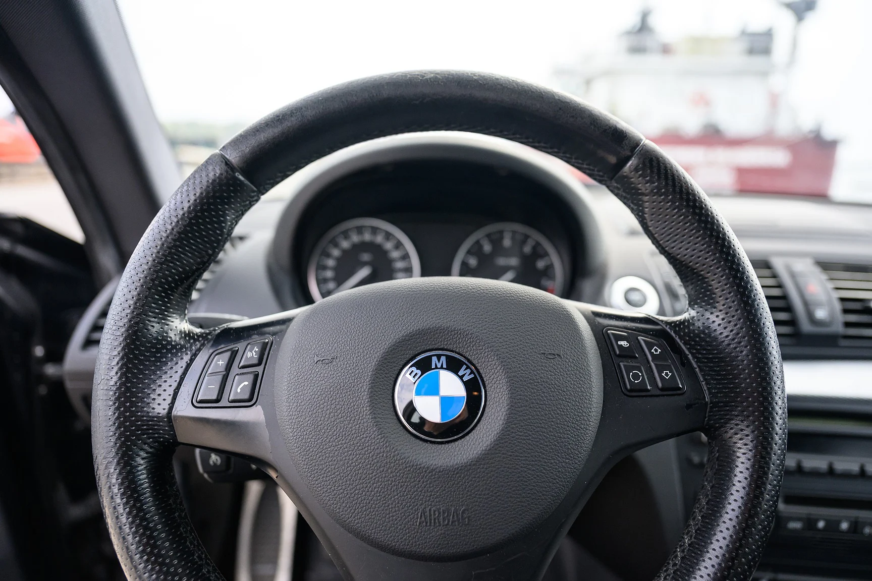 Interior image of 2007 2007 BMW 130i M Sport (4)