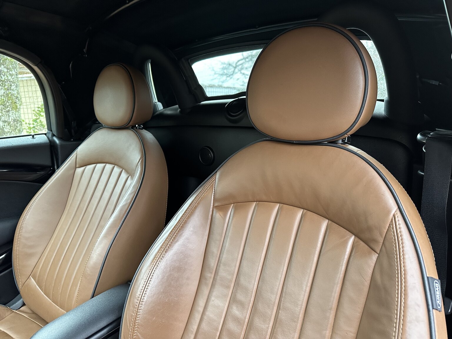 Interior image of 2012 Mini Cooper SD Roadster (16)