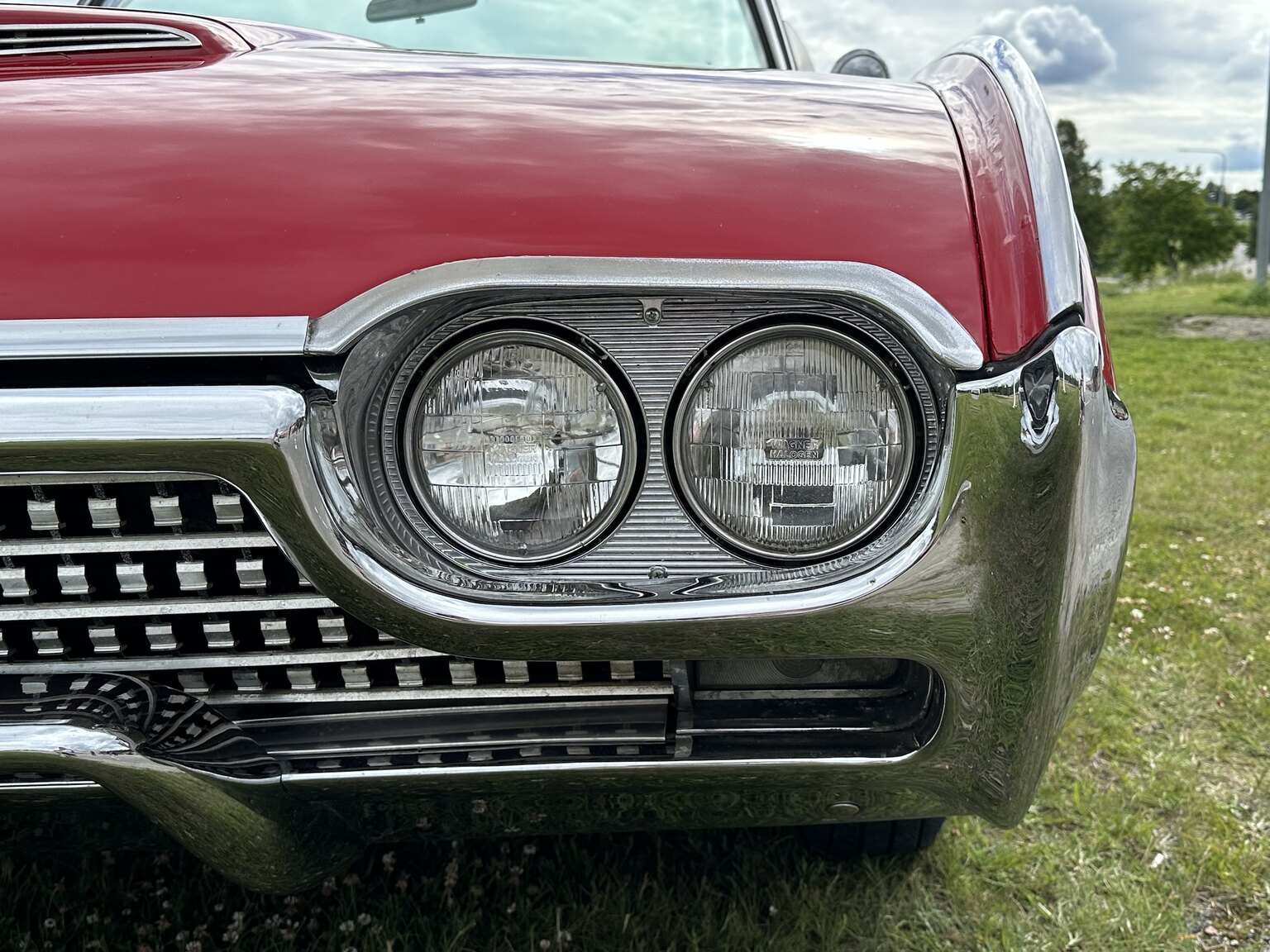 Exterior image of 1962 Ford Thunderbird Convertible