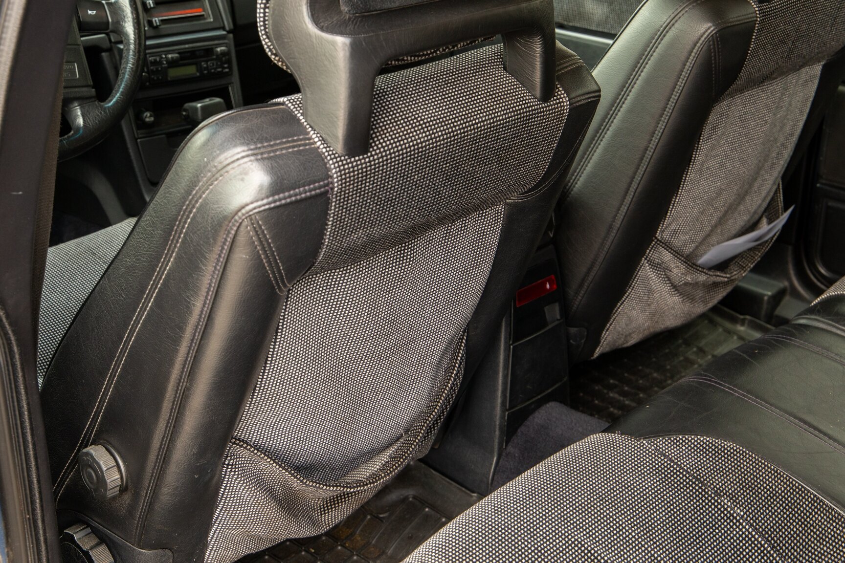 Interior image of 1990 Volvo 745 Turbo (33)
