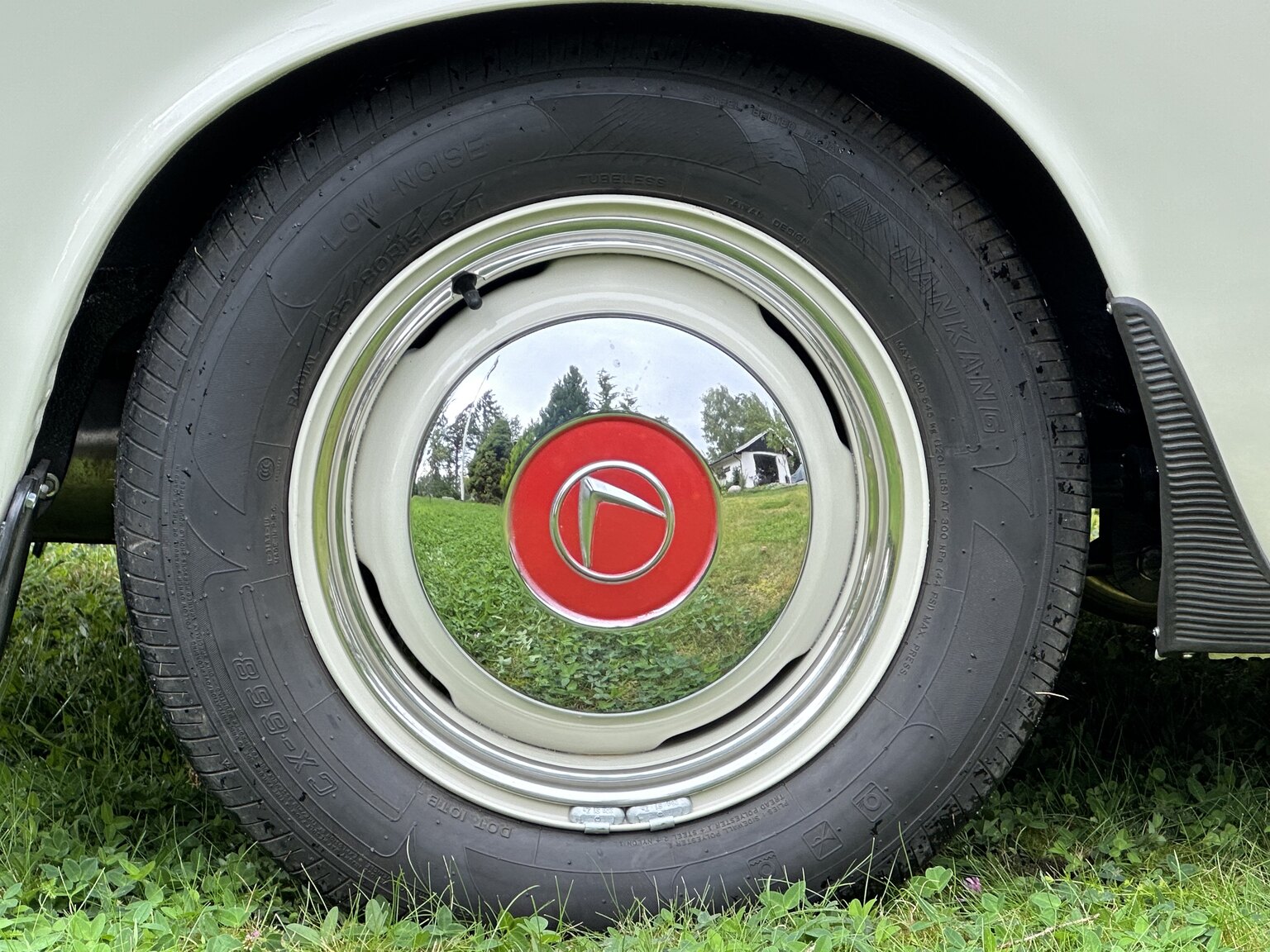 Exterior image of 1964 Volvo P 1800 S