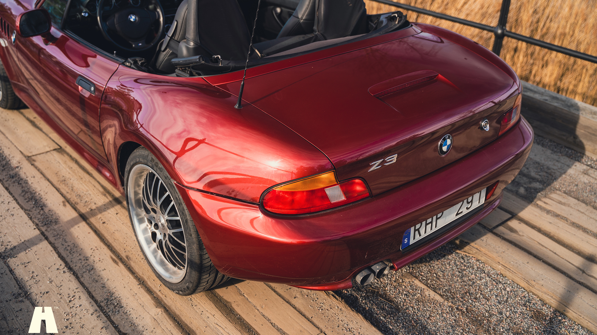Exterior image of 2000 BMW Z3