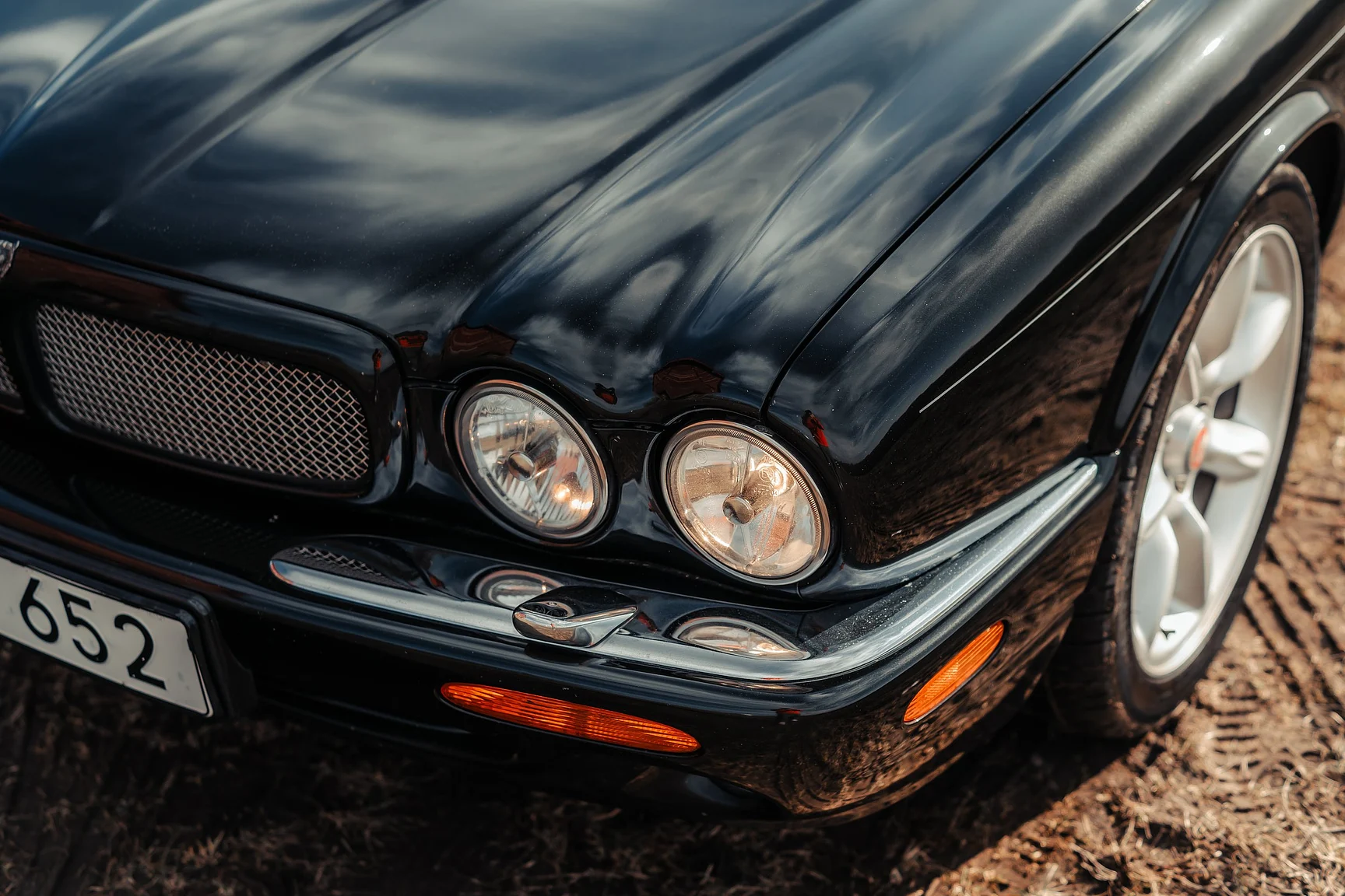 Exterior image of 1997 Jaguar XJR 4.0 Kompressor NO RESERVE (34)