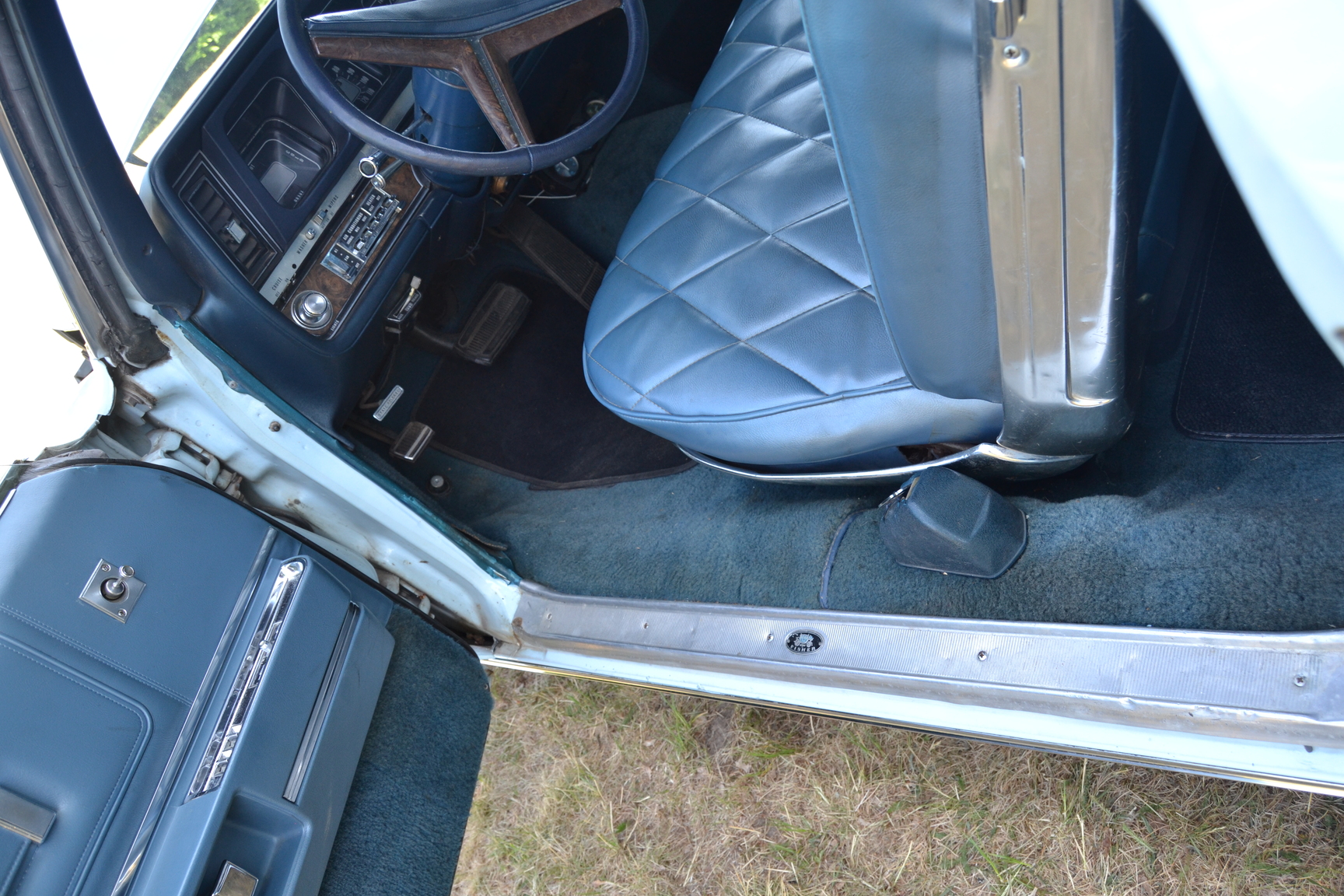 Interior image of 1970 Oldsmobile Ninety eight Convertible (45)