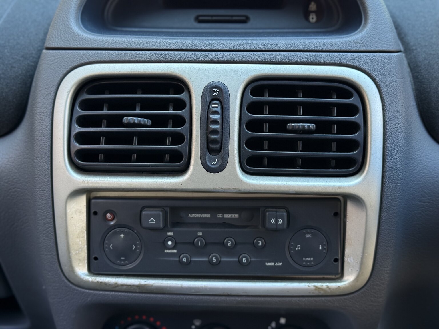 Interior image of 2002 Renault Clio Sport V6
