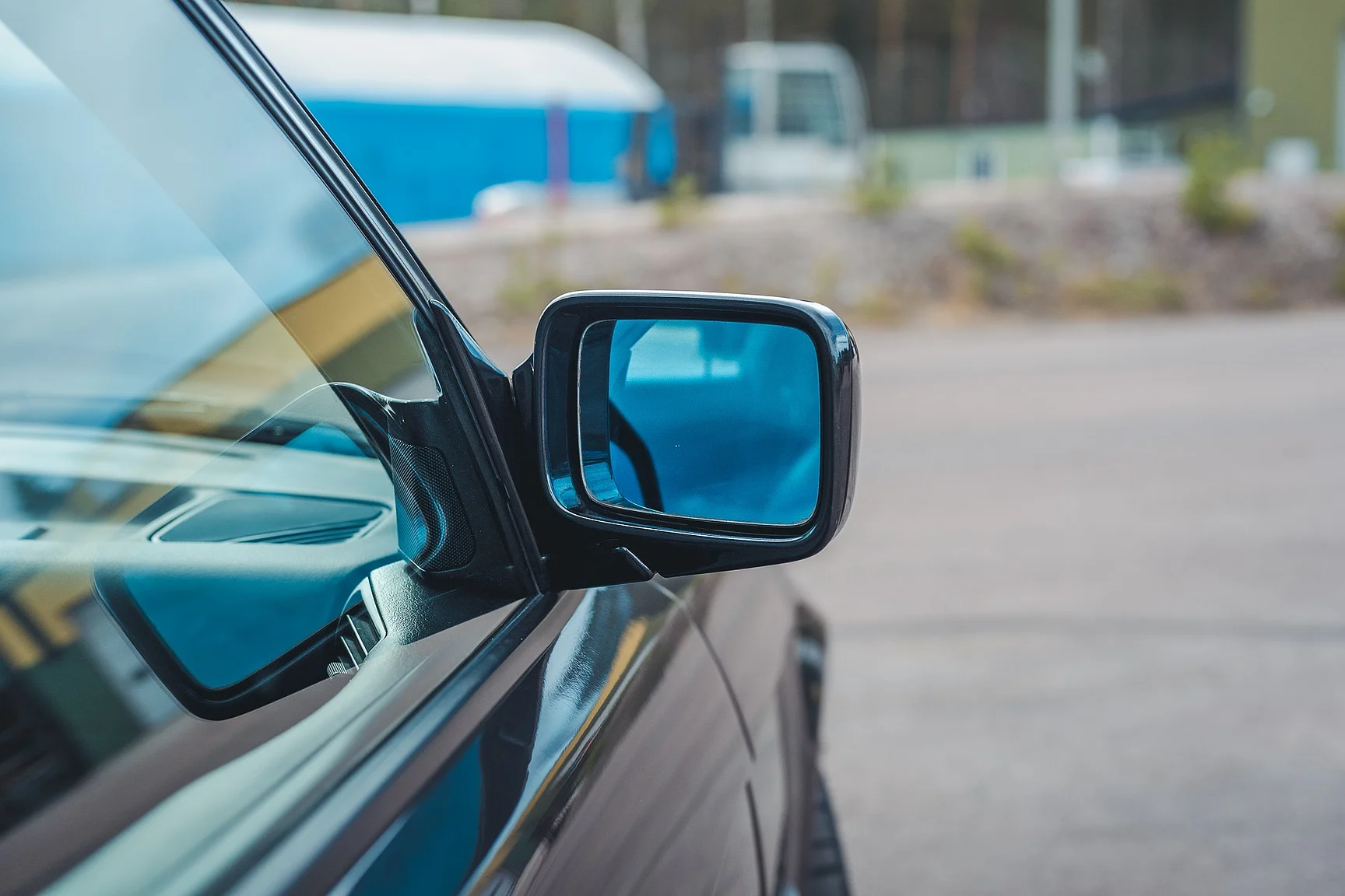 Exterior image of 1992 BMW M5 3.8 (27)