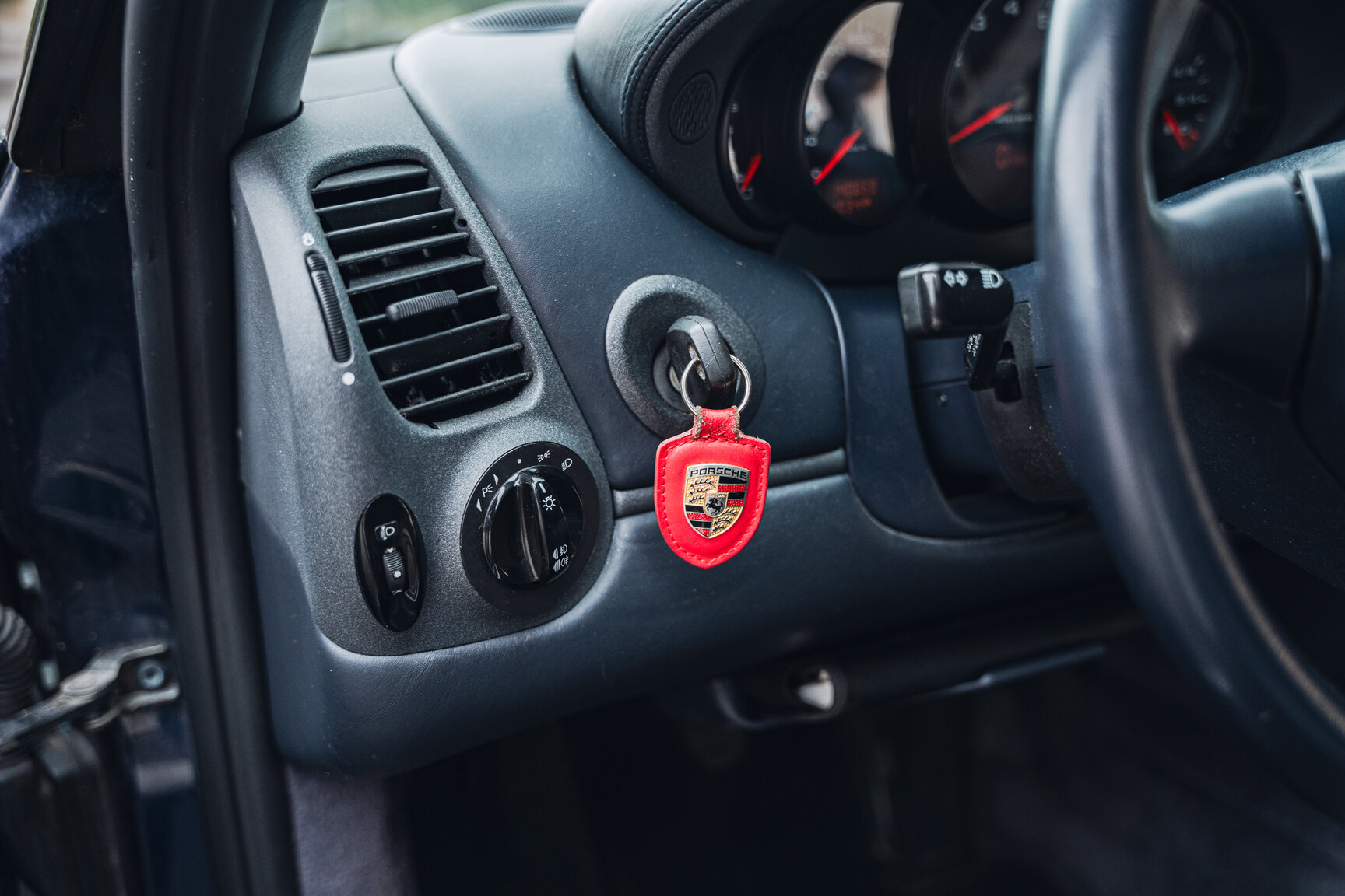 Interior image of 1999 Porsche 911 Carrera 4