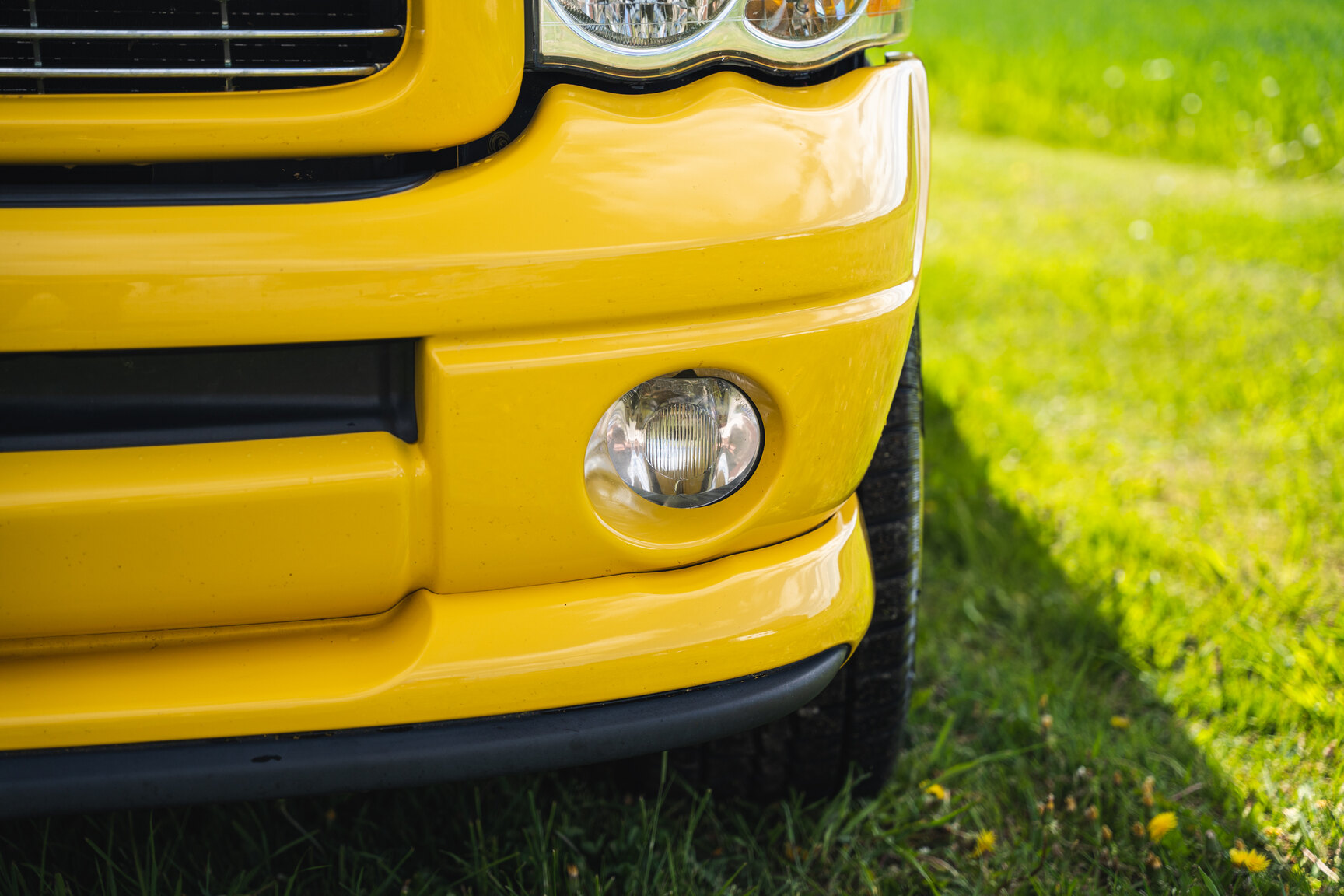 Exteriörbild på 2005 Dodge Ram 1500 Bumble Bee