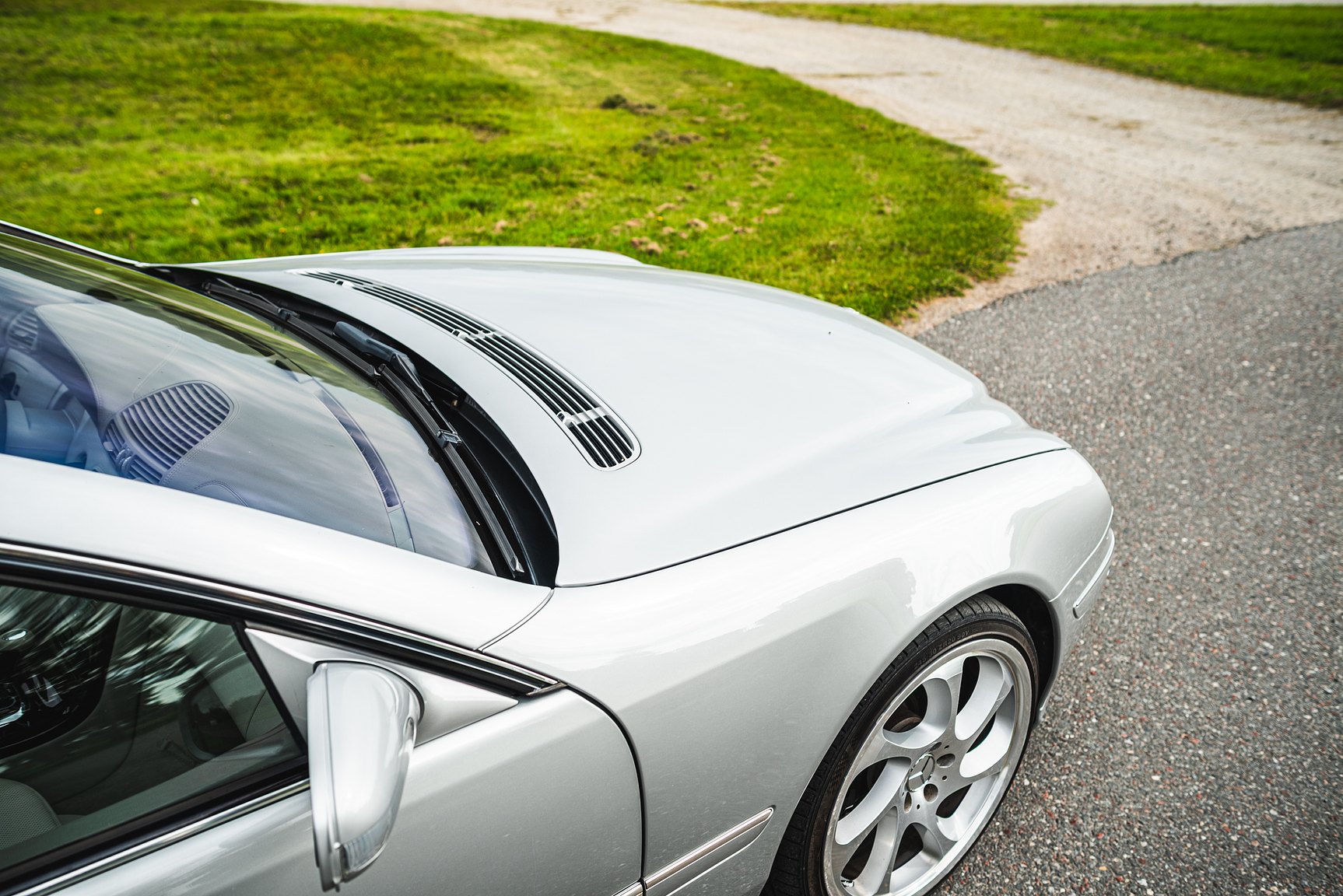 Exterior image of 2000 Mercedes-Benz CL 500