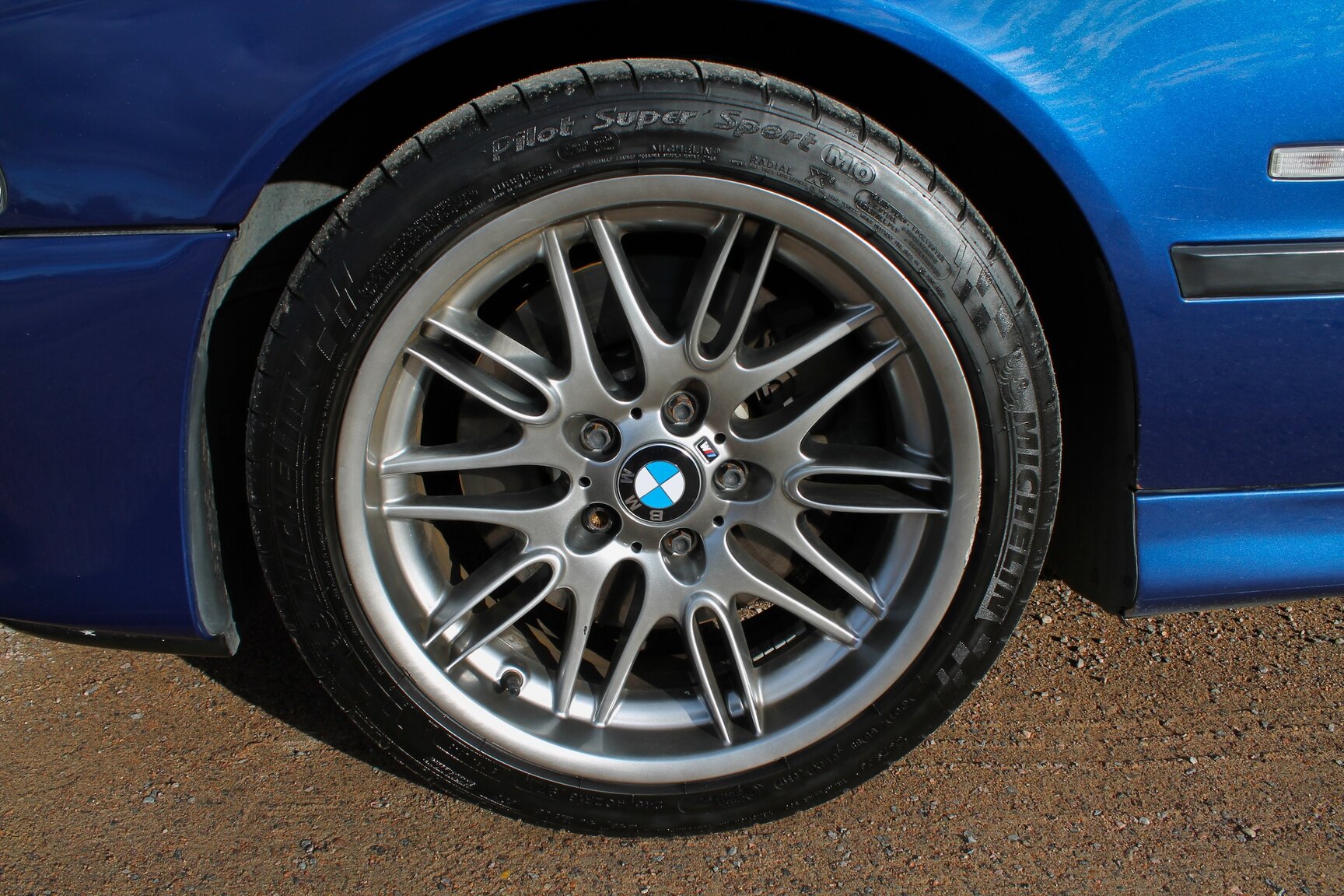 Exteriörbild på 2003 BMW M5