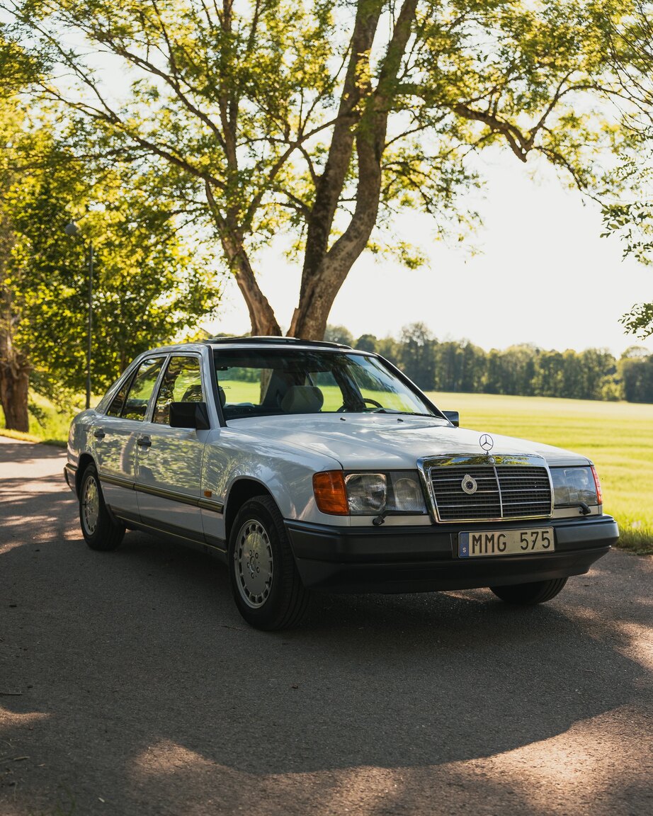 Exteriörbild på 1987 Mercedes-Benz 230E