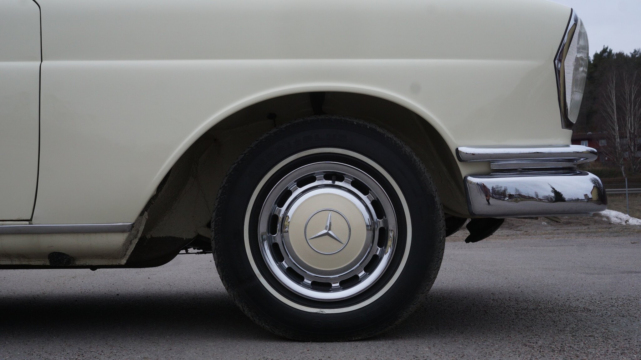 Exteriörbild på 1966 Mercedes-Benz 230 S