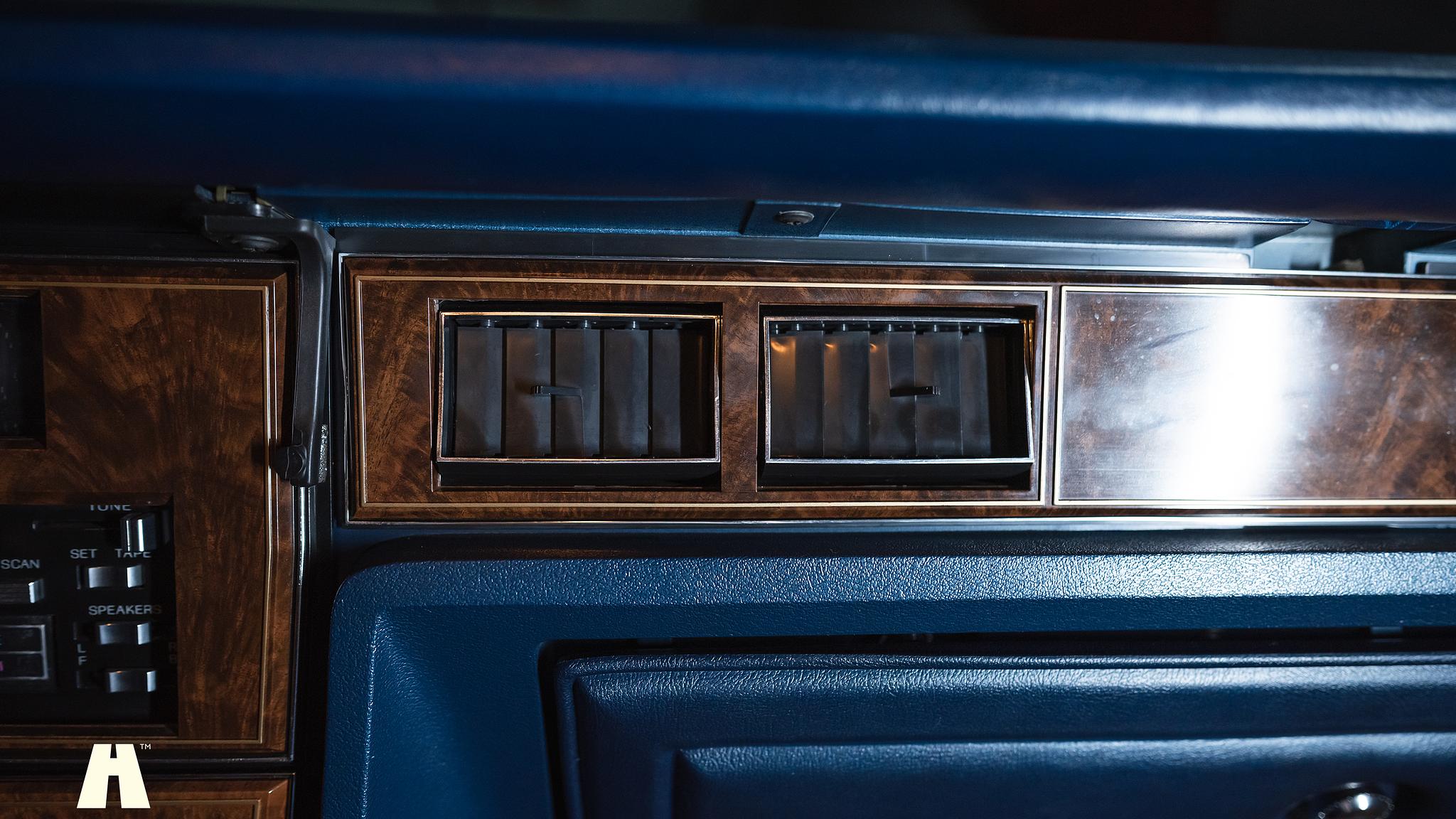 Interiörbild 1979 Lincoln Continental (43)