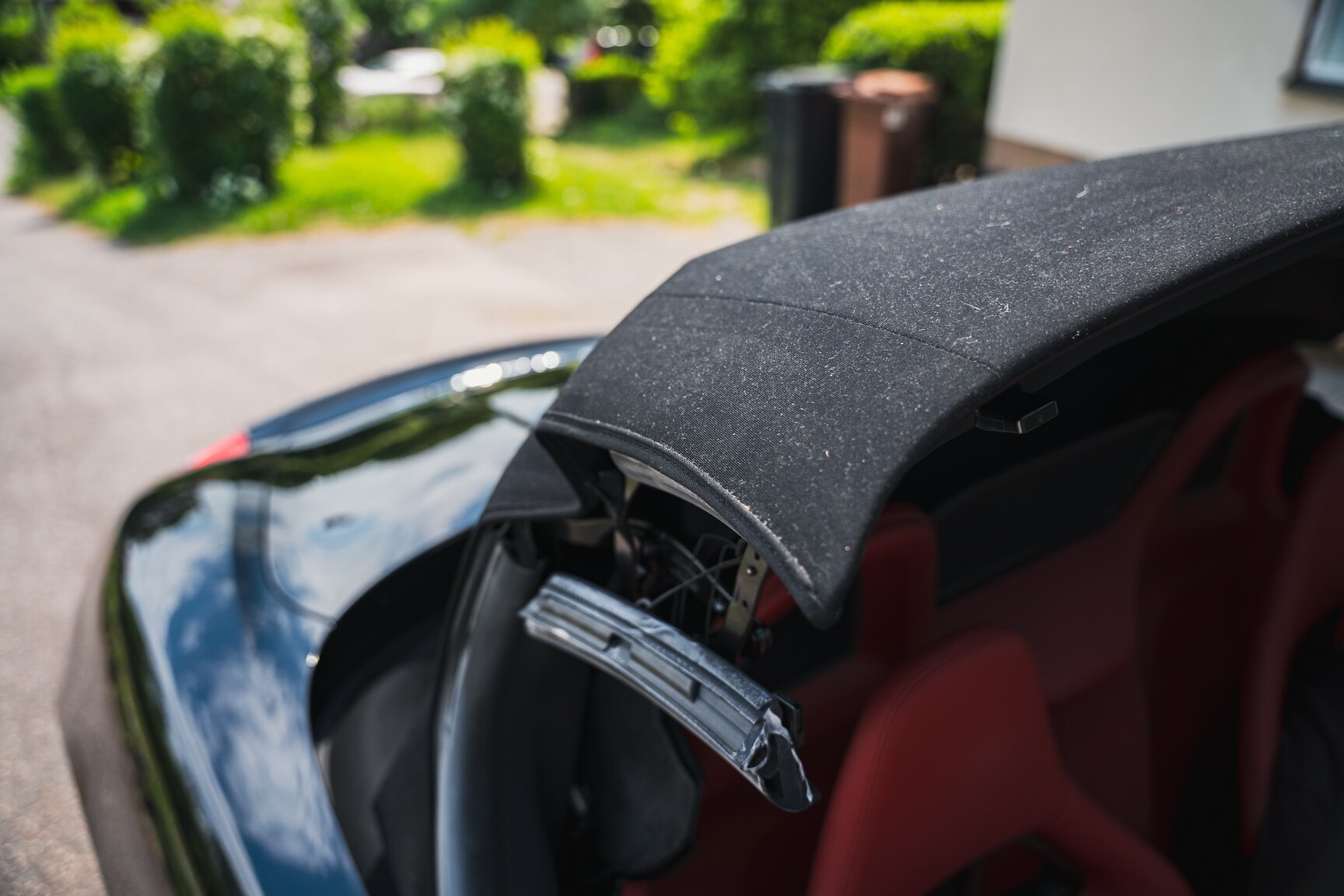 Exterior image of 2013 Porsche Boxster S (10)