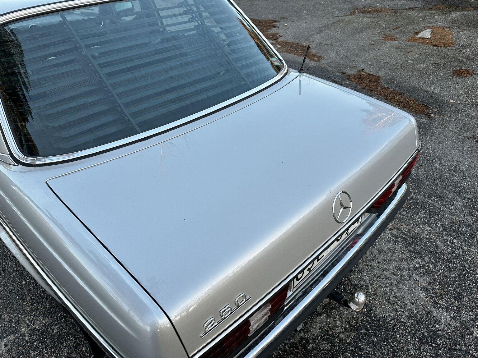 Exterior image of 1978 Mercedes-Benz 250