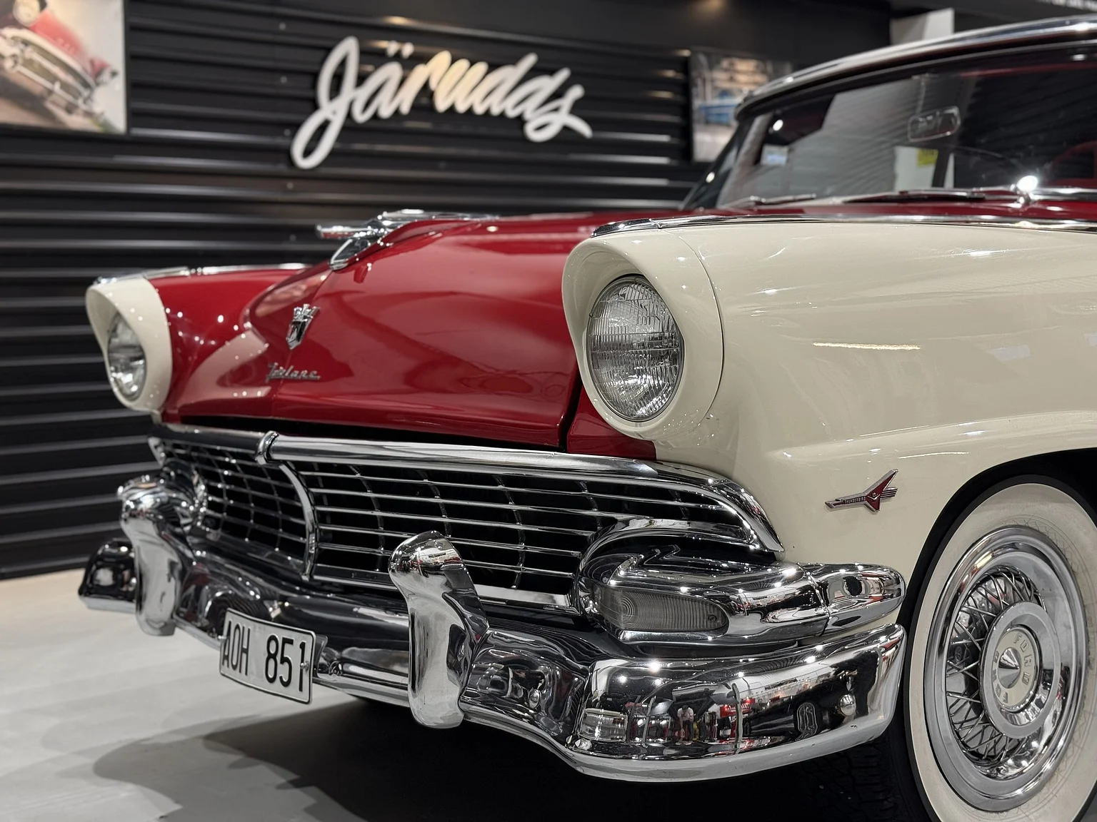 Aussenfoto 1956 Ford Fairlane Sunliner V8 5.1 (26)