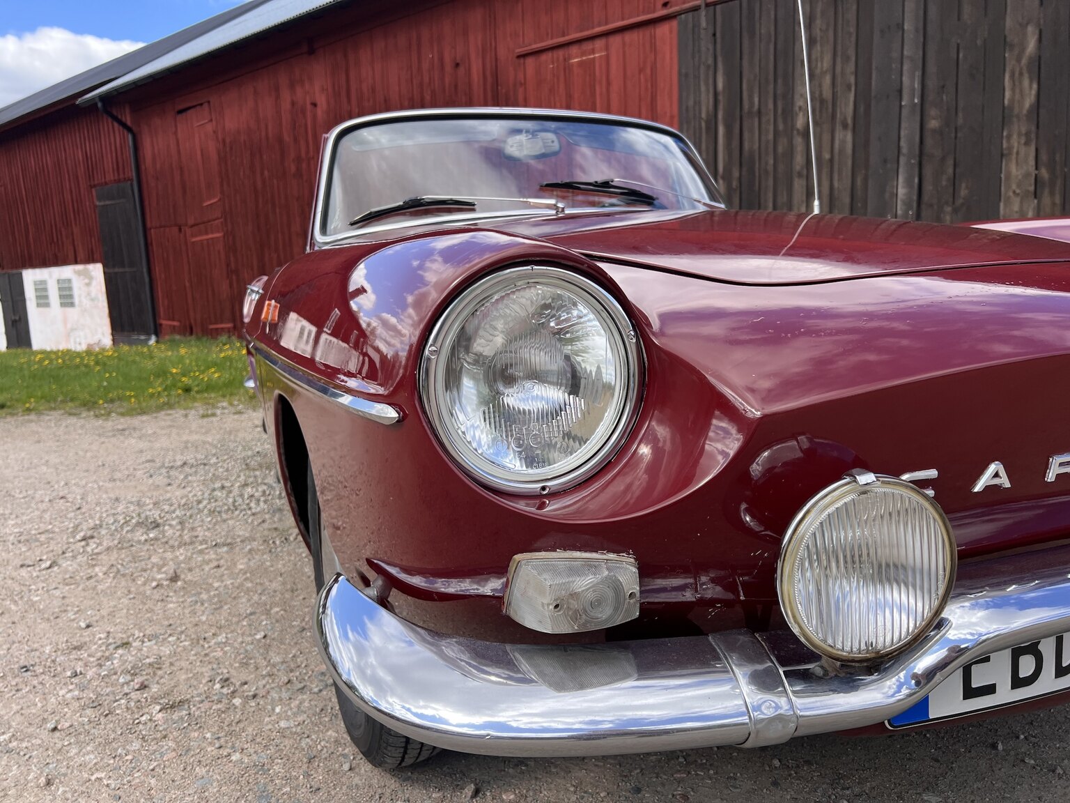 Exterior image of 1967 Renault Caravelle Coupé