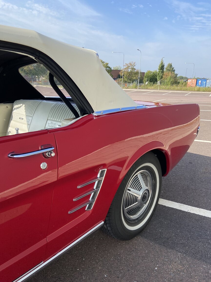 Exteriörbild på 1966 Ford Mustang Convertible