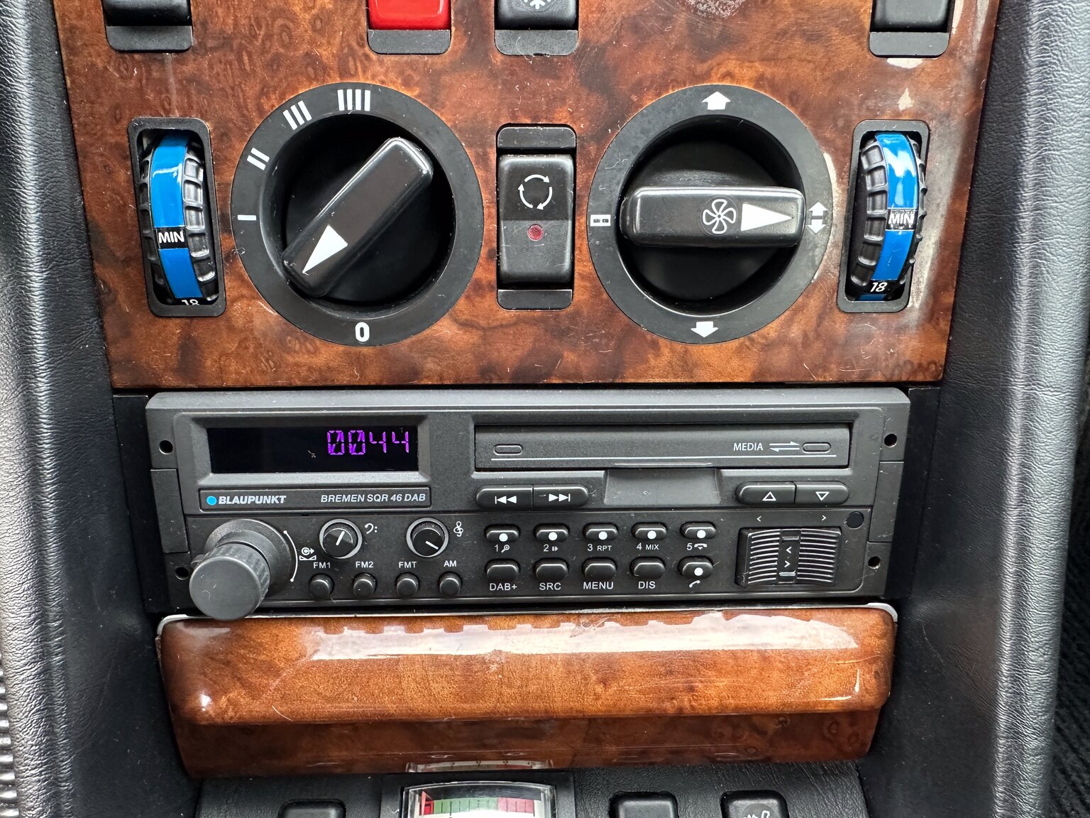 Innenraumfoto von 1987 Mercedes 300 SE