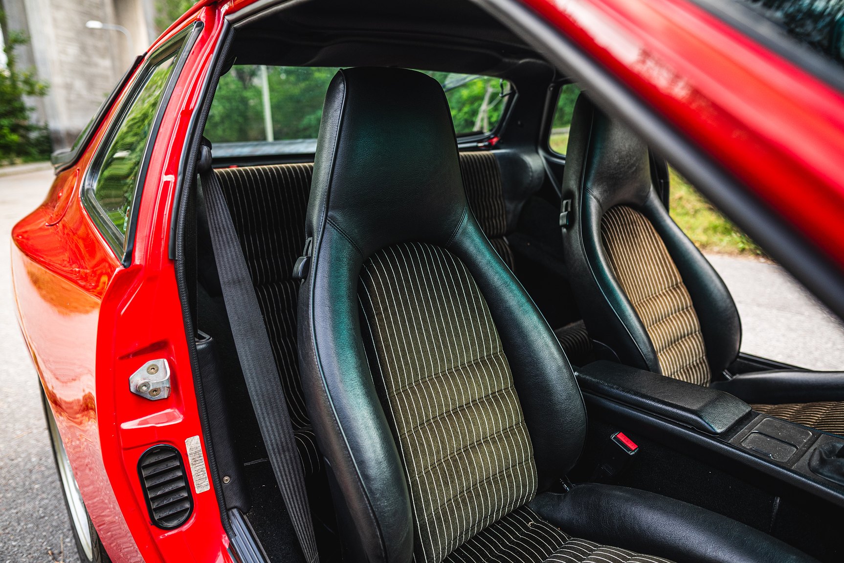 Interior image of 1988 Porsche 944