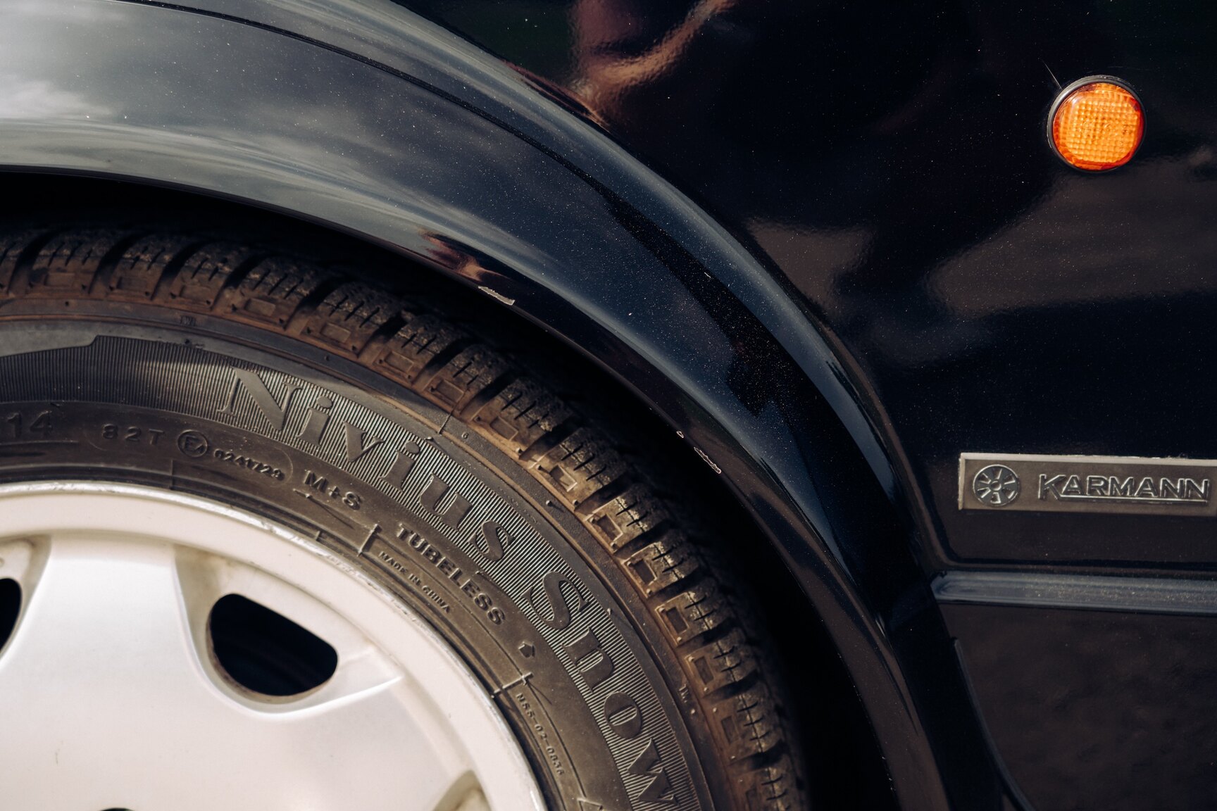 Exterior image of 1991 VW Golf Cabriolet "Etienne Aigner Edition"