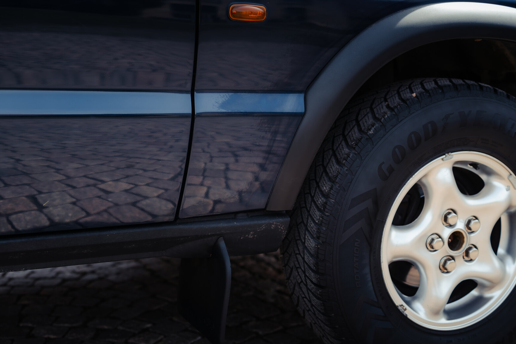 Exteriörbild på 1999 Landrover Discovery II V8