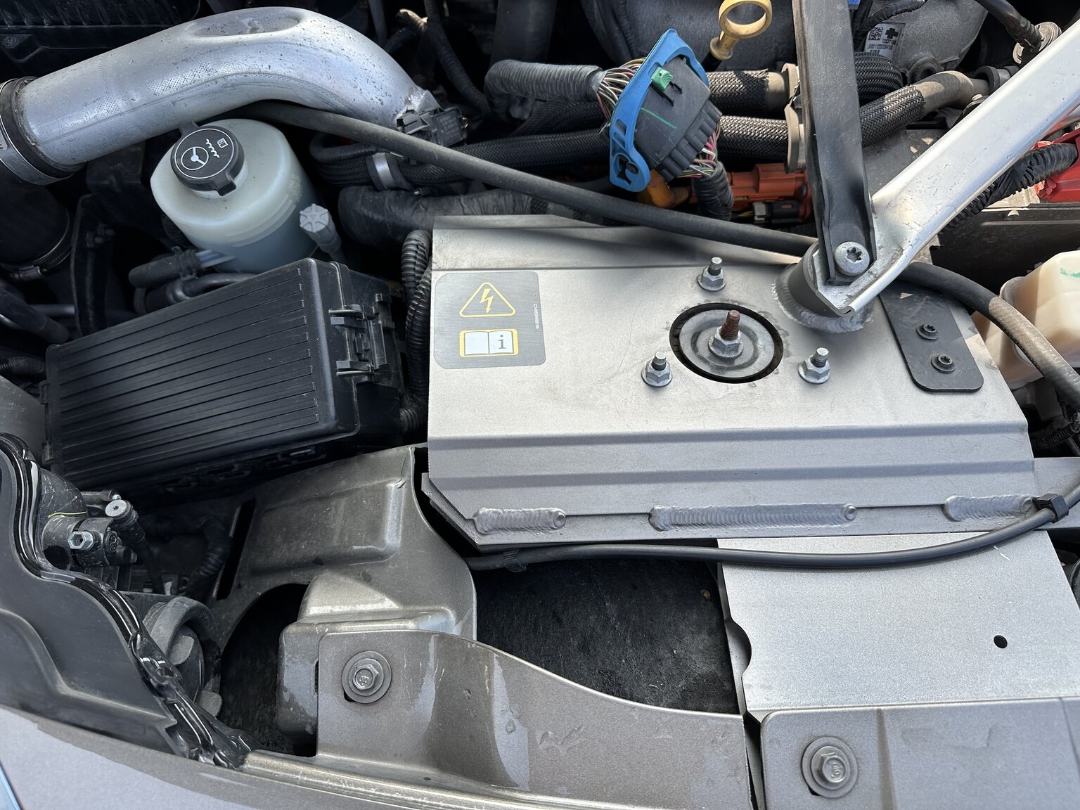 Image of 2012  Fisker Karma mechanics