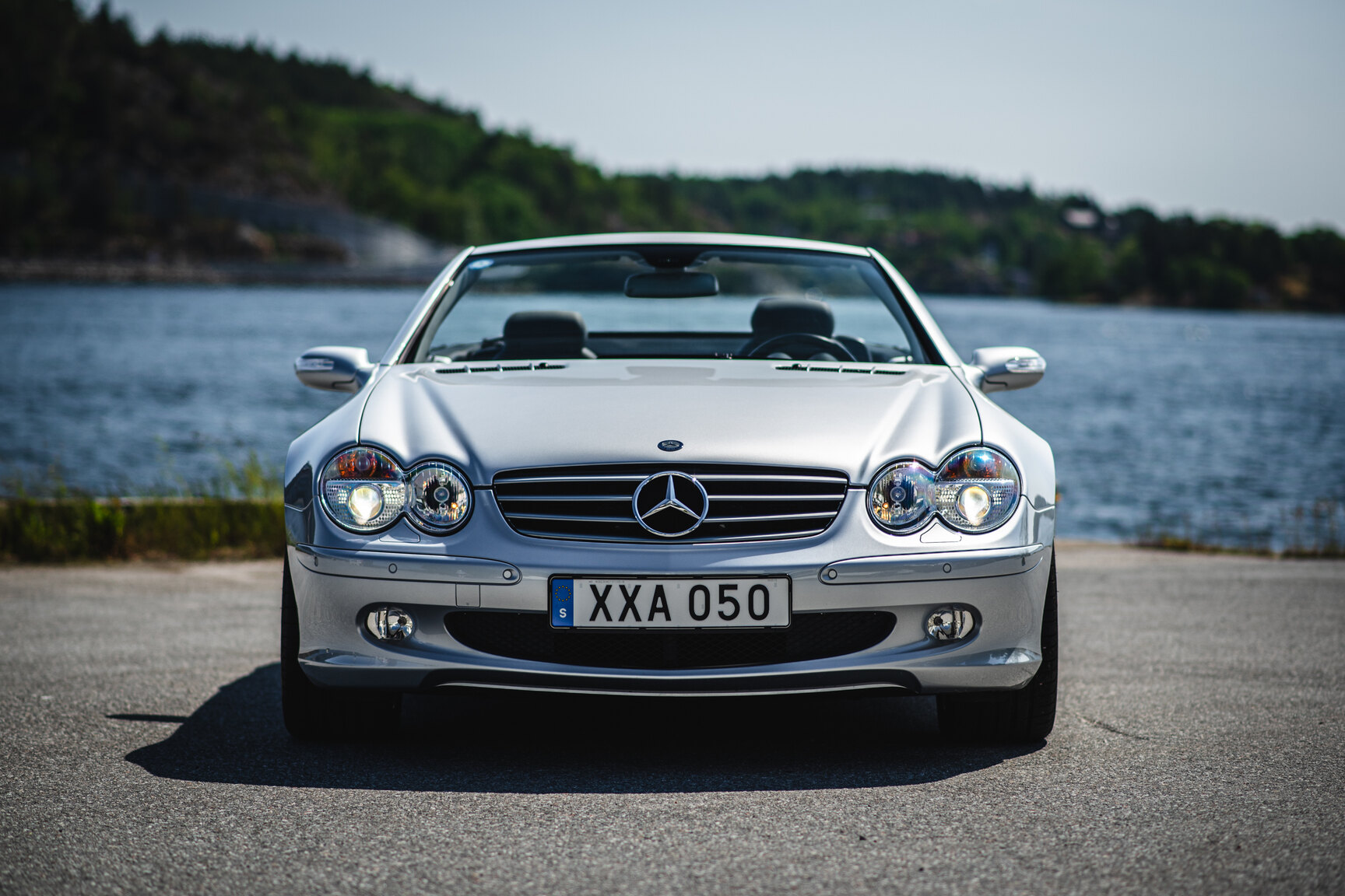 Exterior image of 2006 Mercedes-Benz SL 350