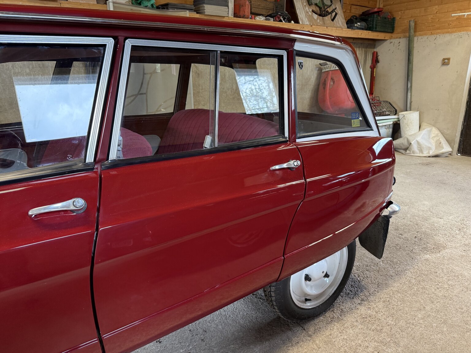 Exterior image of 1967 Citroën Ami 6 Weekend