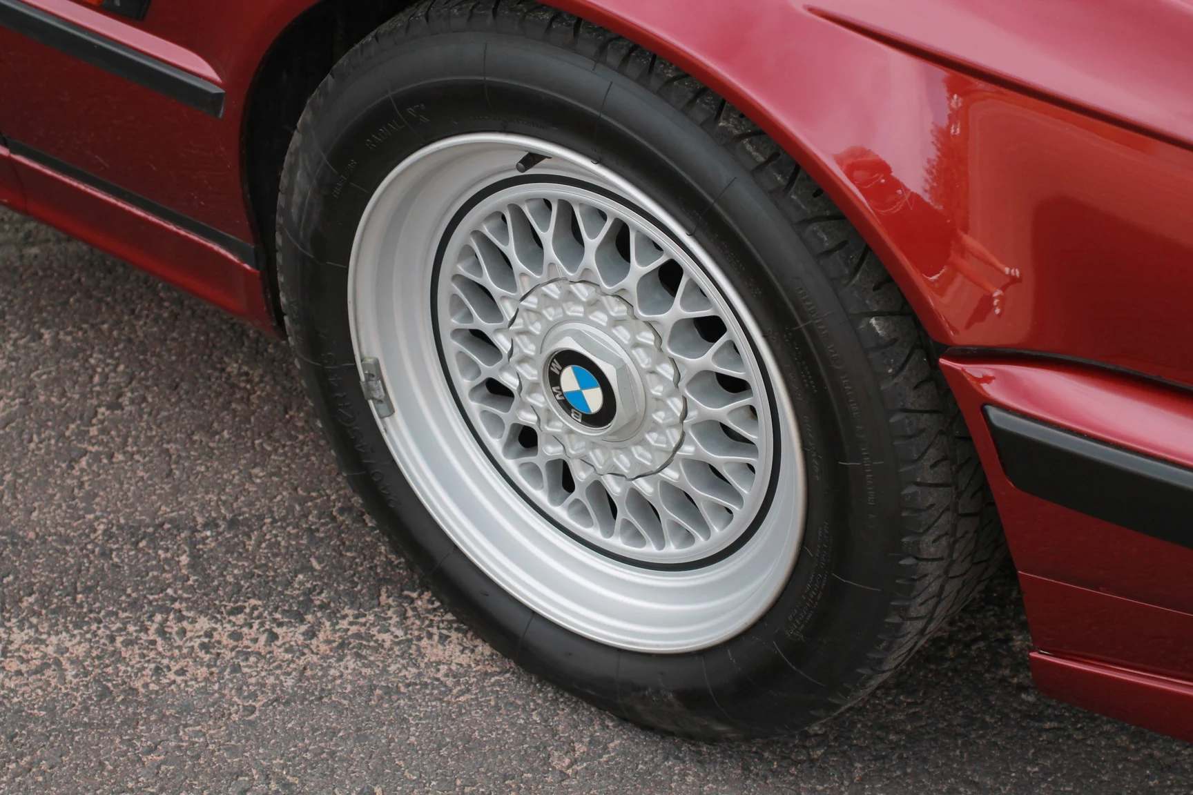 Exteriörbild på 1993 BMW 540i Sedan (92)