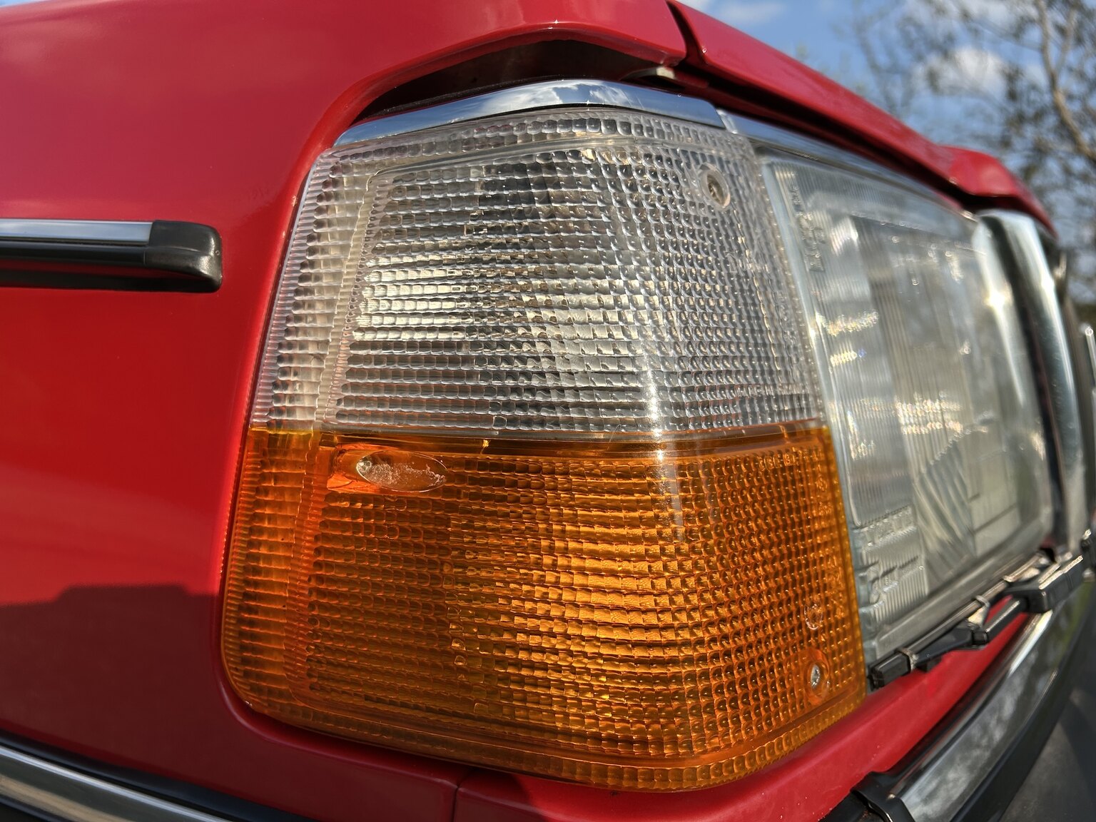 Exterior image of 1990 Volvo 240 GL