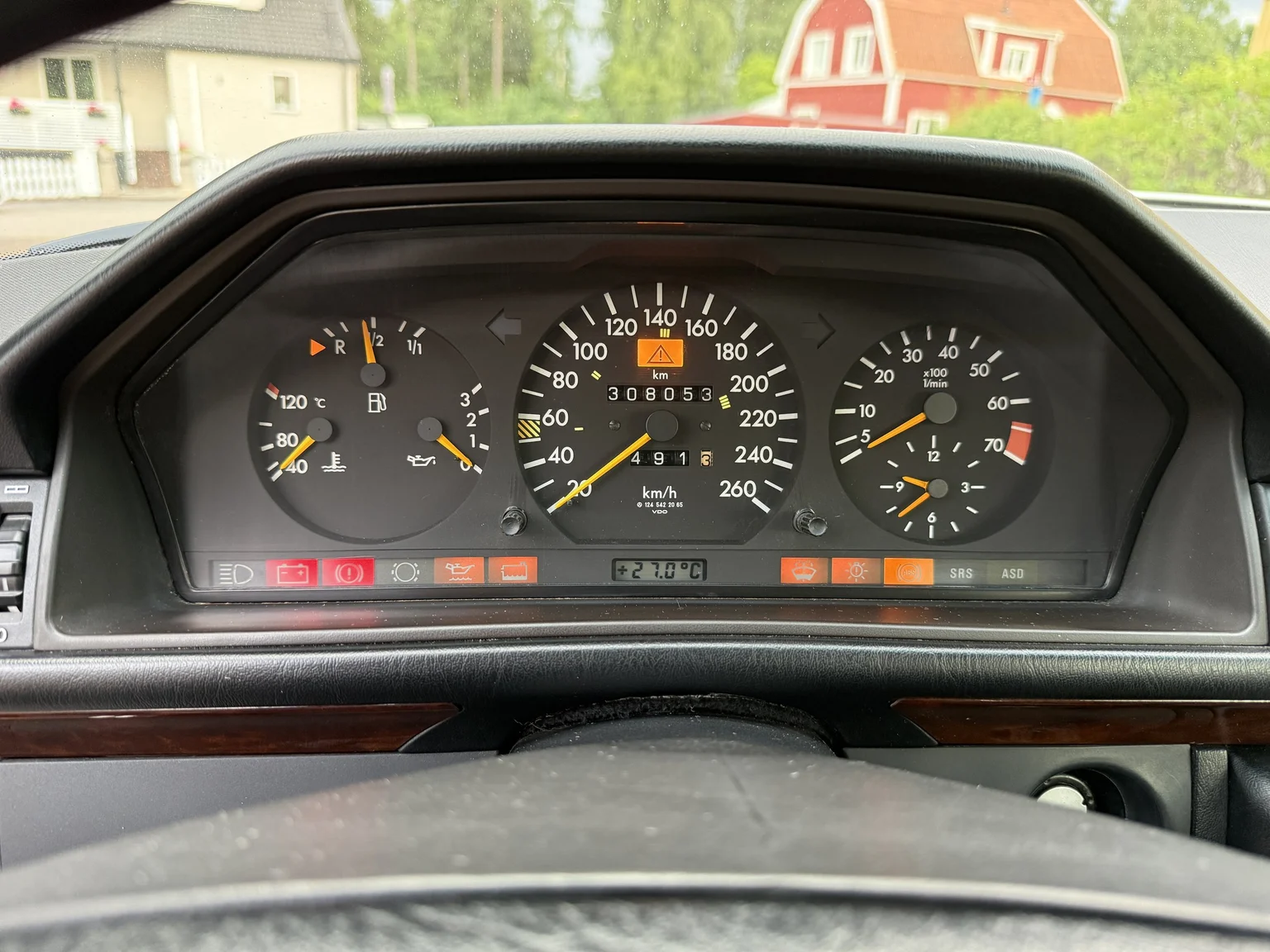 Interior image of 1994 Mercedes-Benz E 320 T (16)