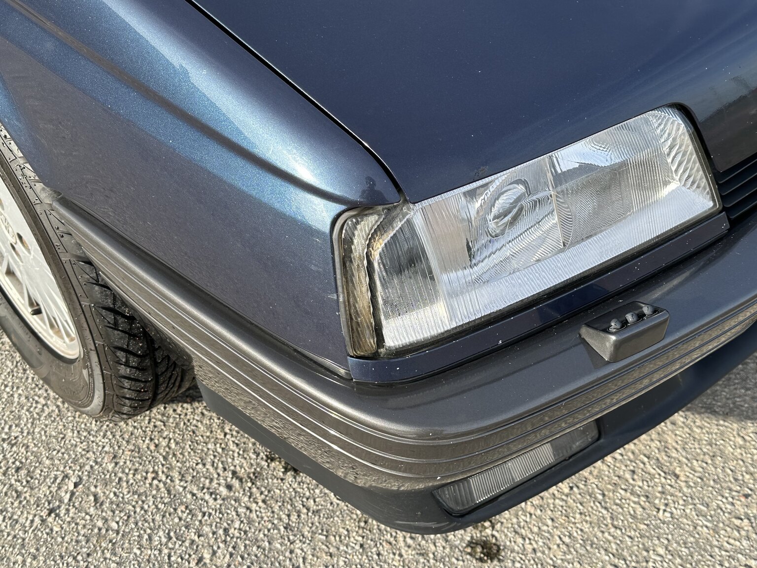 Exterior image of 1994 Alfa Romeo 164