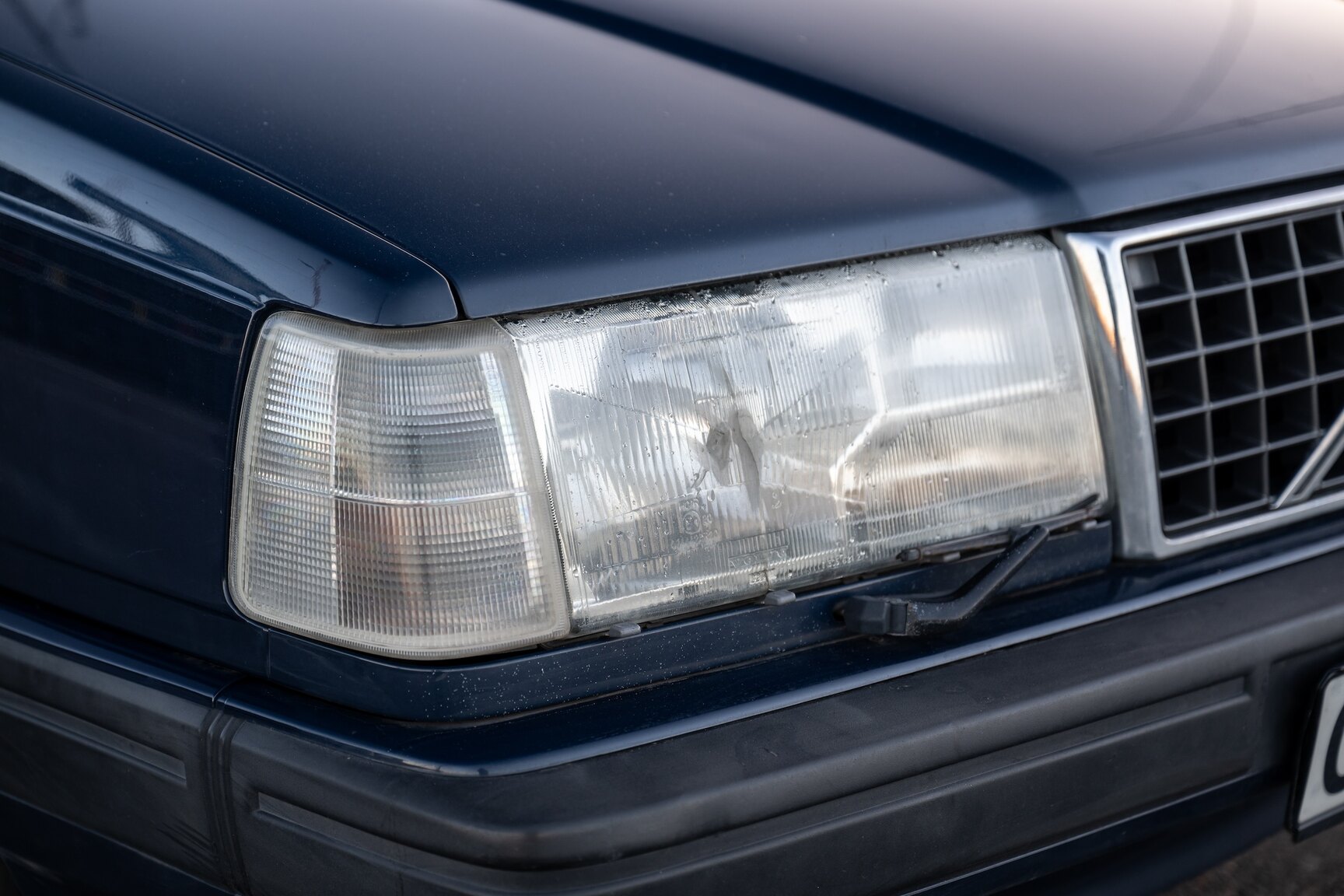 Exterior image of 1998 Volvo 940 Turbo