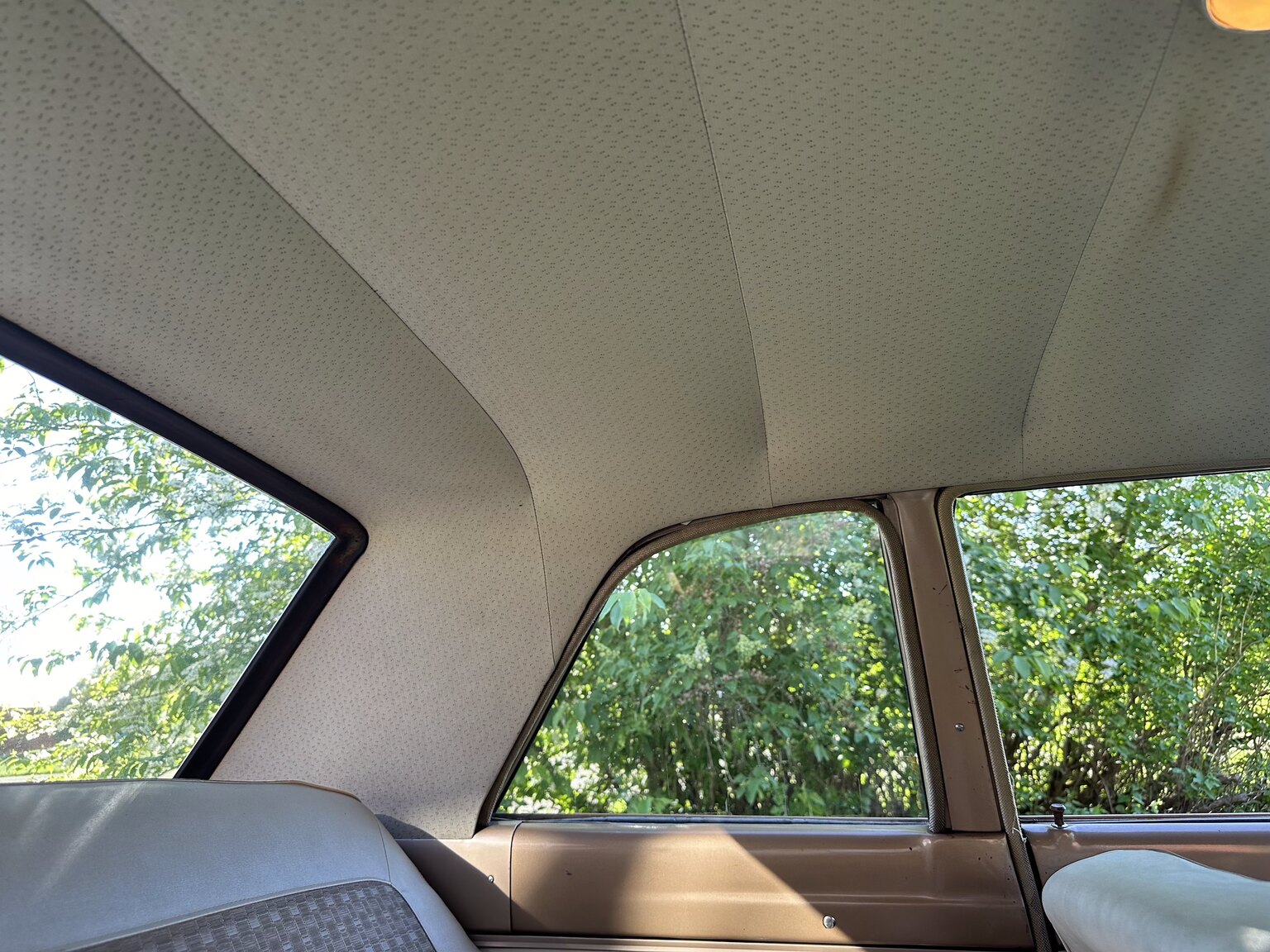 Interiörbild 1966 Plymouth Valiant 100 2-door Sedan