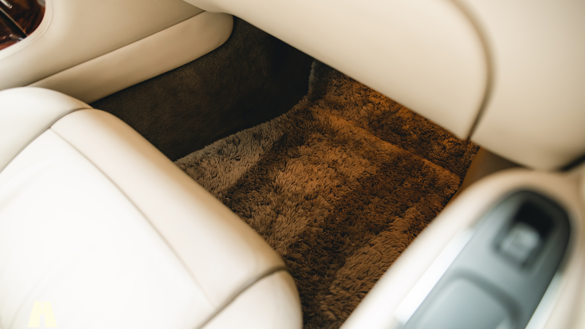 Interior image of 2003 Jaguar XJ Super V8