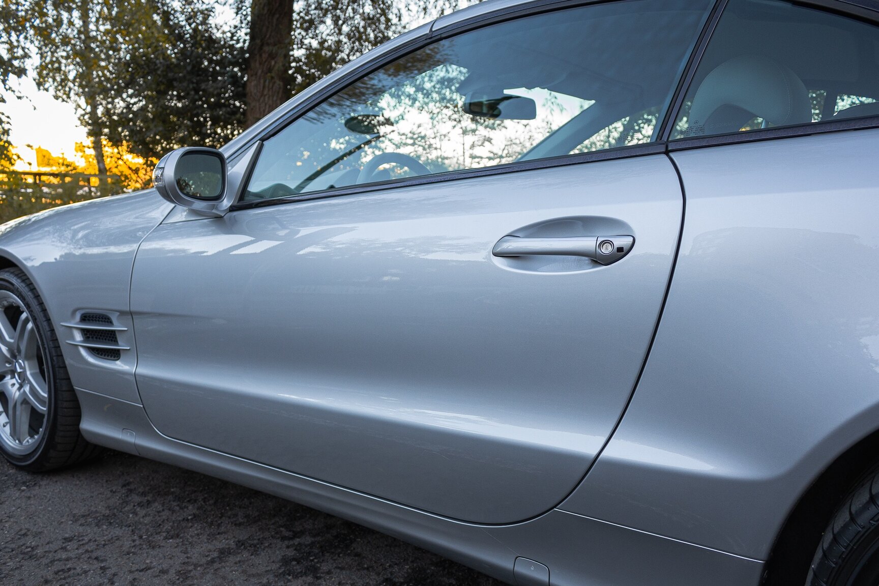 Exterior image of 2002 Mercedes-Benz SL 500