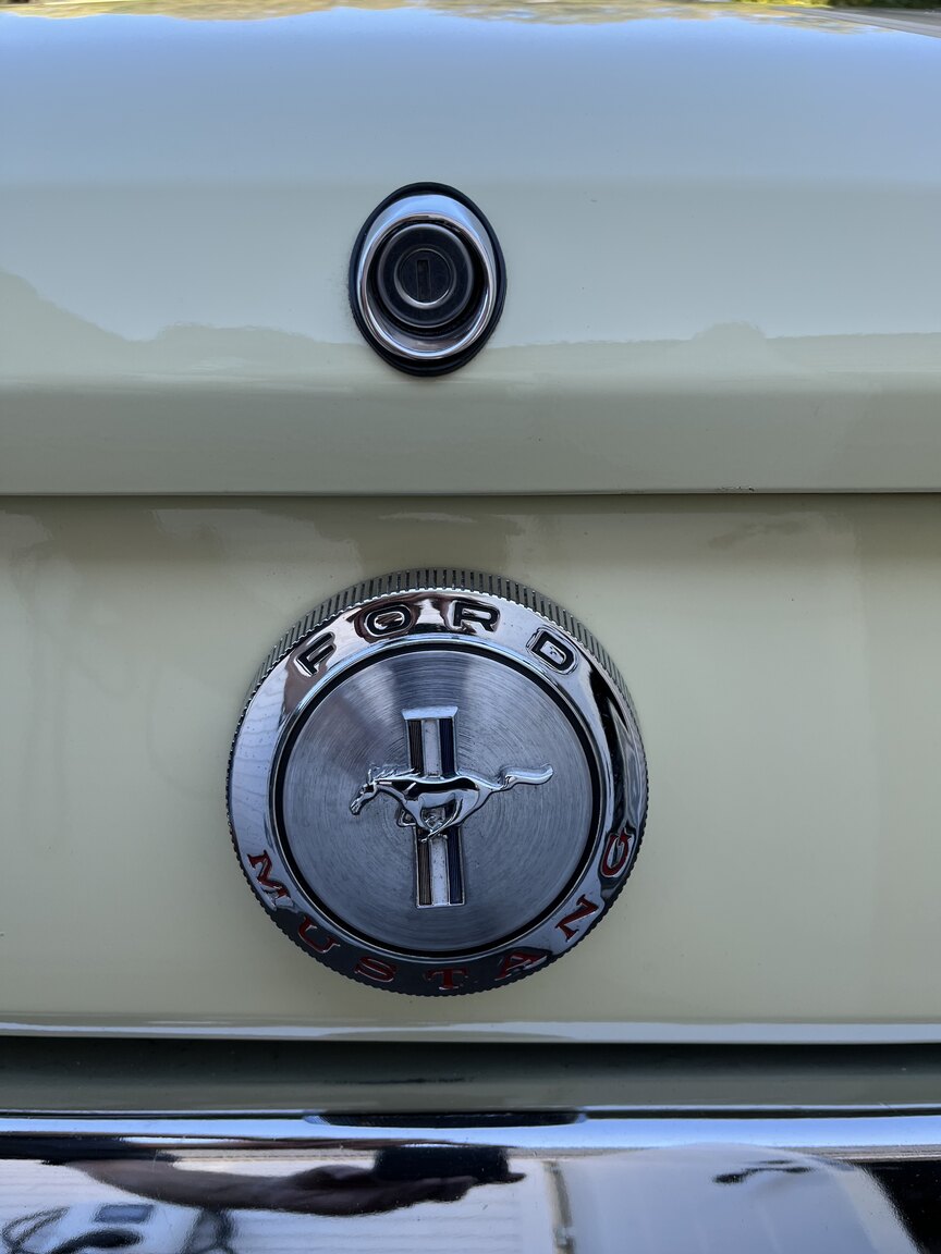 Exteriörbild på 1966 Ford Mustang Cabriolet 289cui