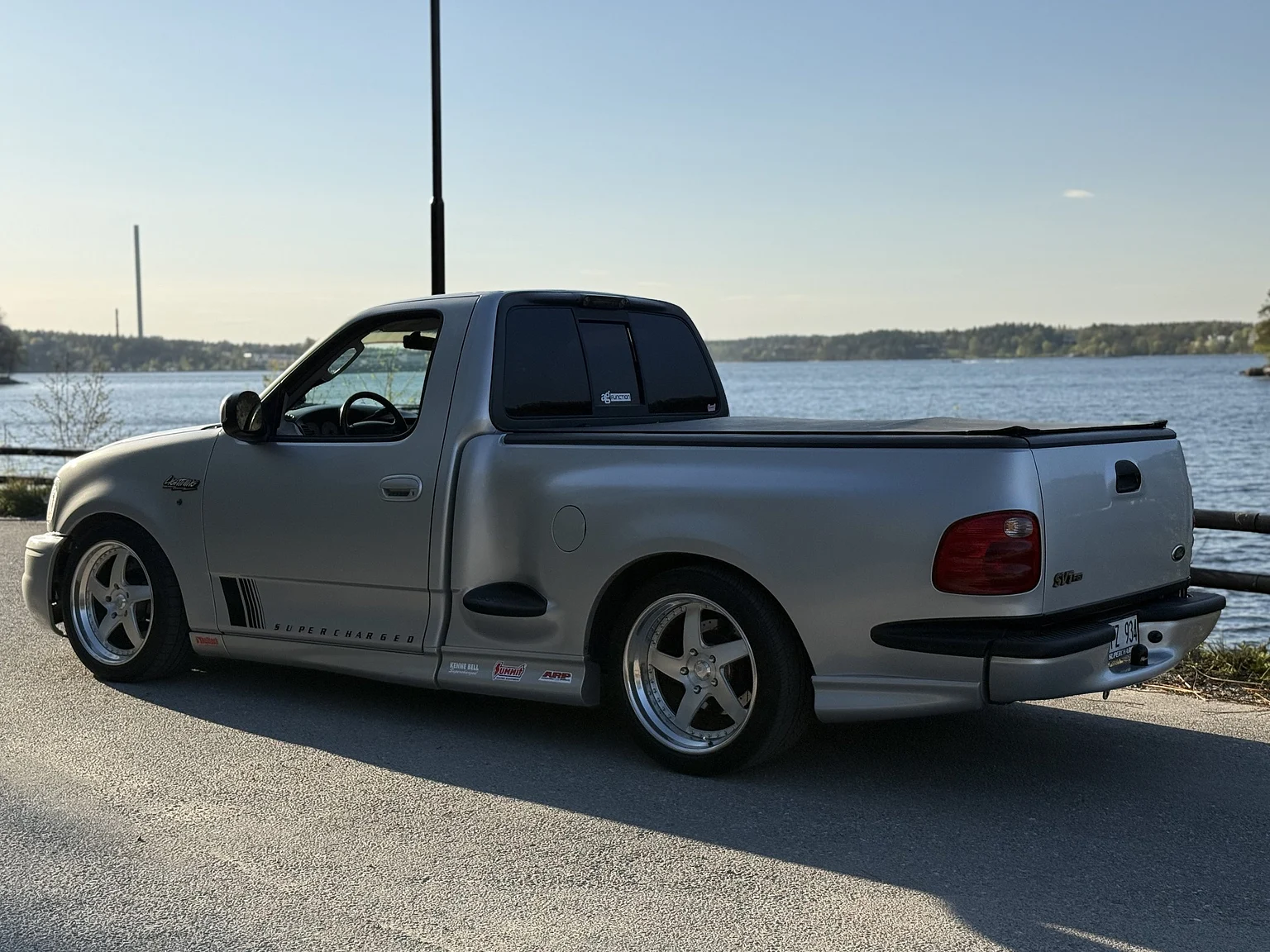 Aussenfoto 2002 Ford F 150 Lightning / Kenne Bell (7)